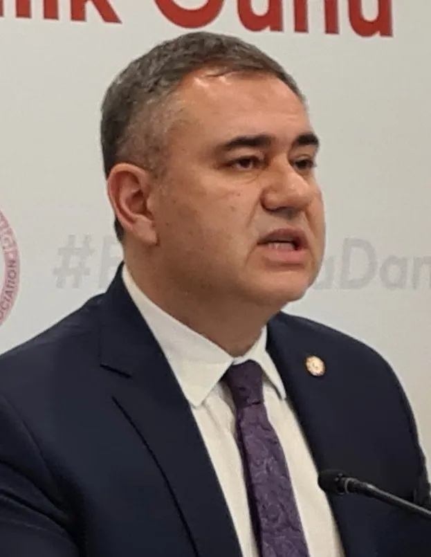 Arman Üney