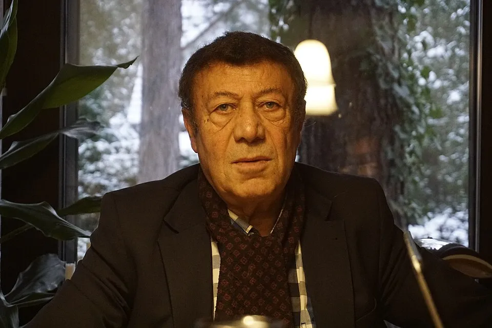 Giyasettin Sayan fotoğrafı