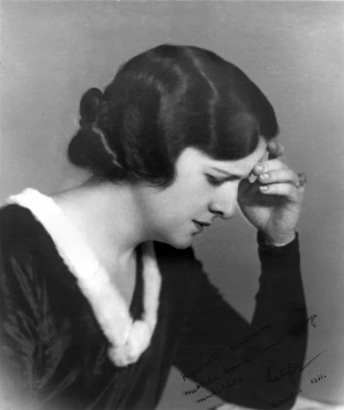 Latife Uşşaki fotoğrafı