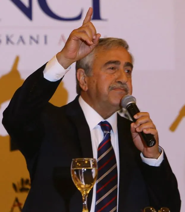 Mustafa Akıncı fotoğrafı