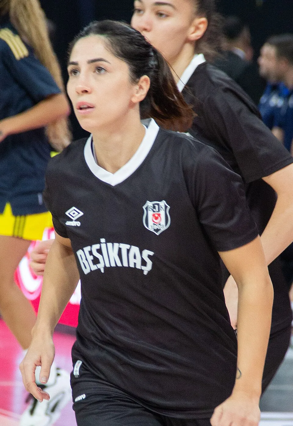 Özge Özışık fotoğrafı