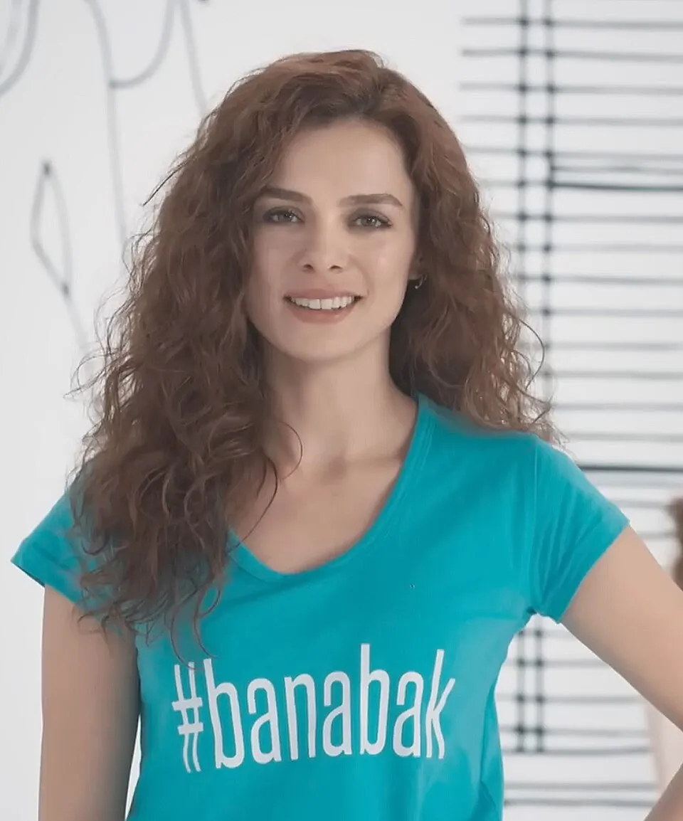 Özge Özpirinçci fotoğrafı