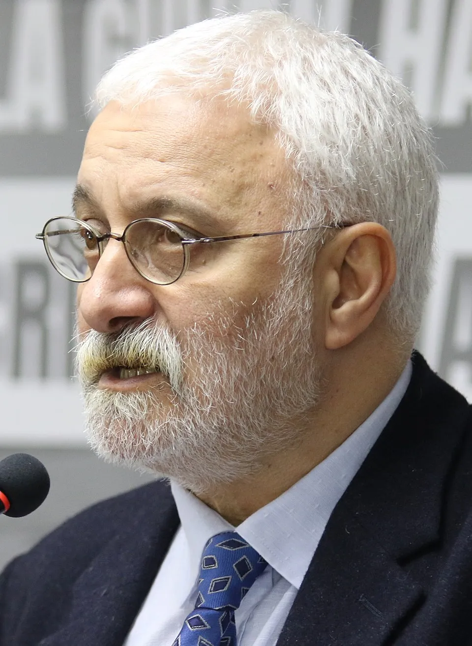 Saruhan Oluç fotoğrafı