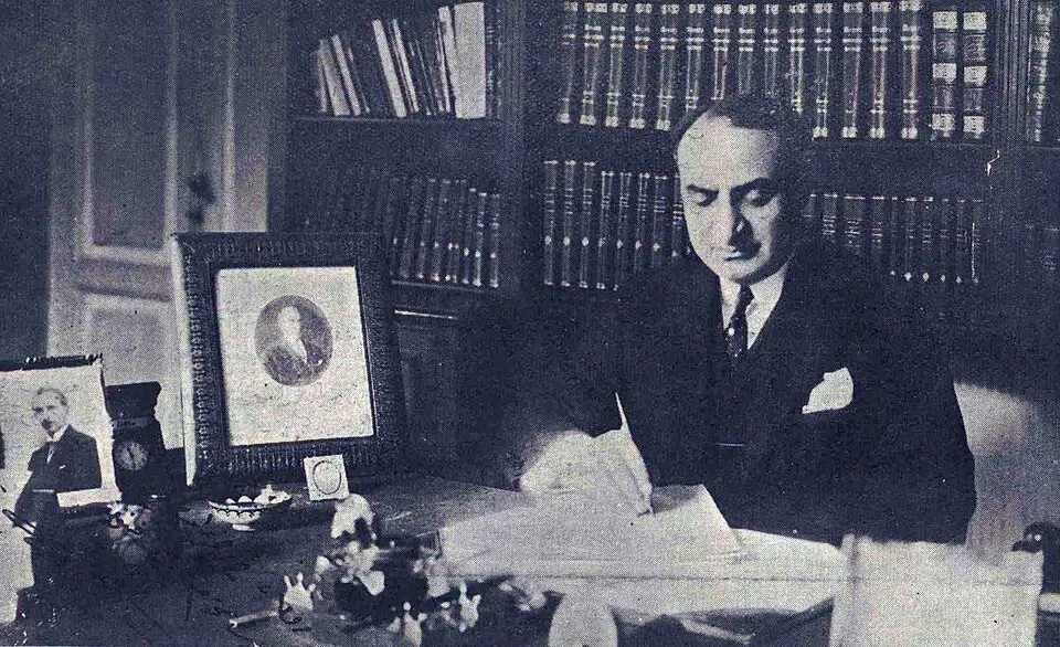 Suat Davaz fotoğrafı
