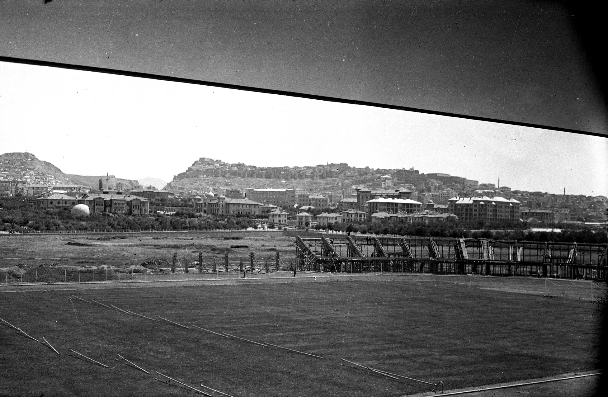 Ali Saim Ülgen arşivinden stadyumun inşası.