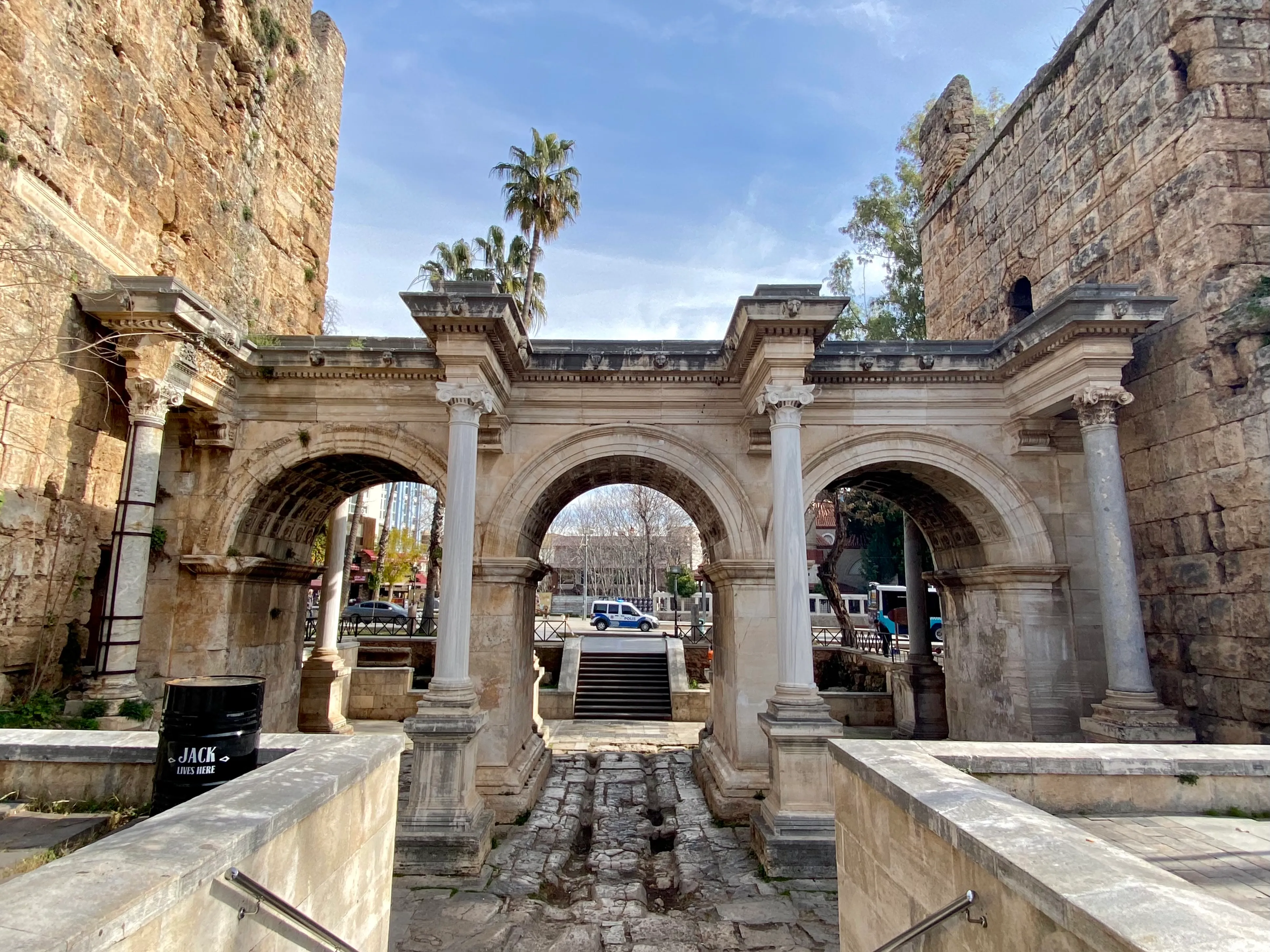Hadrian Kapısı