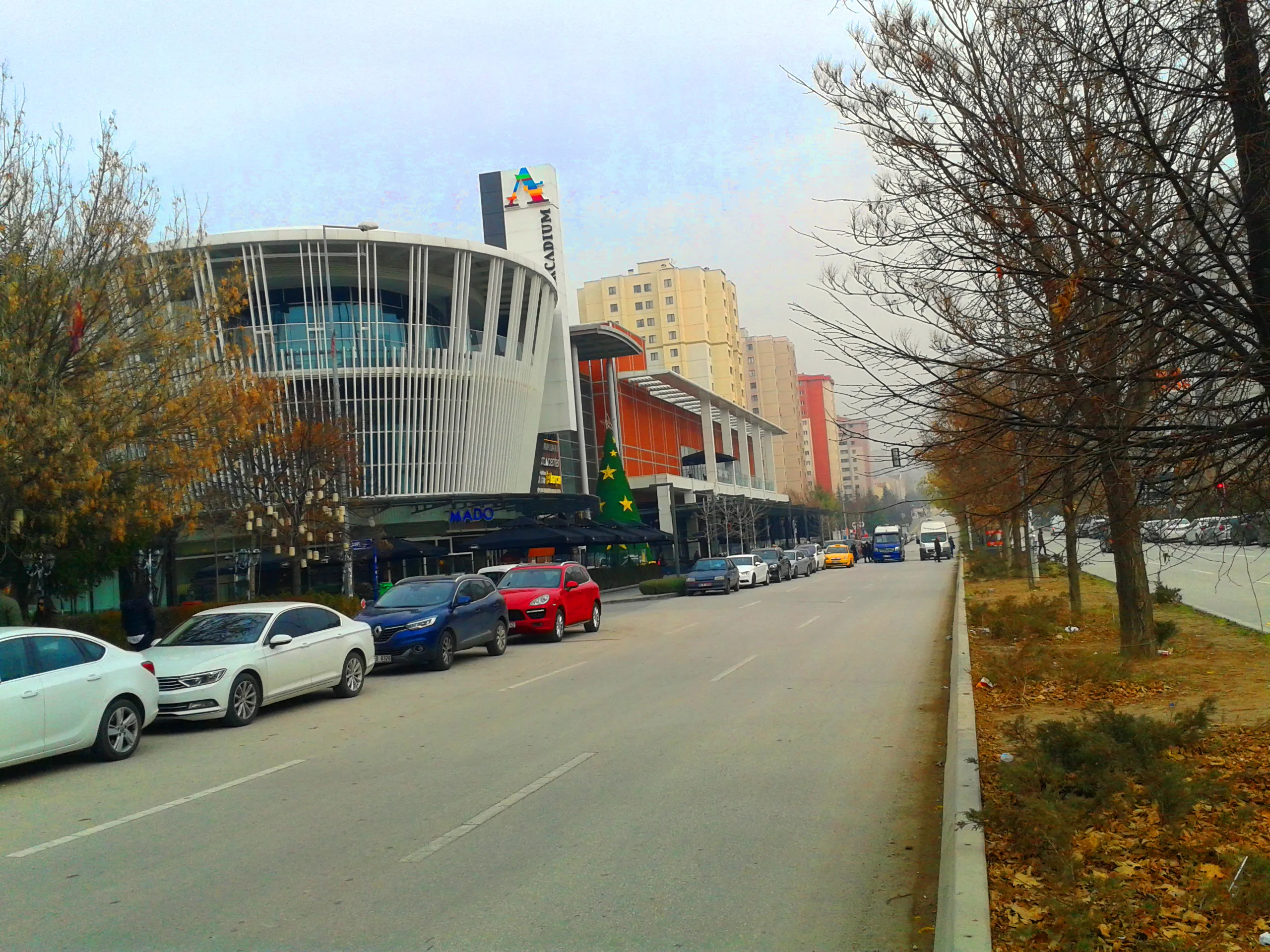 Çayyolu ana caddesi ve Arcadium AVM