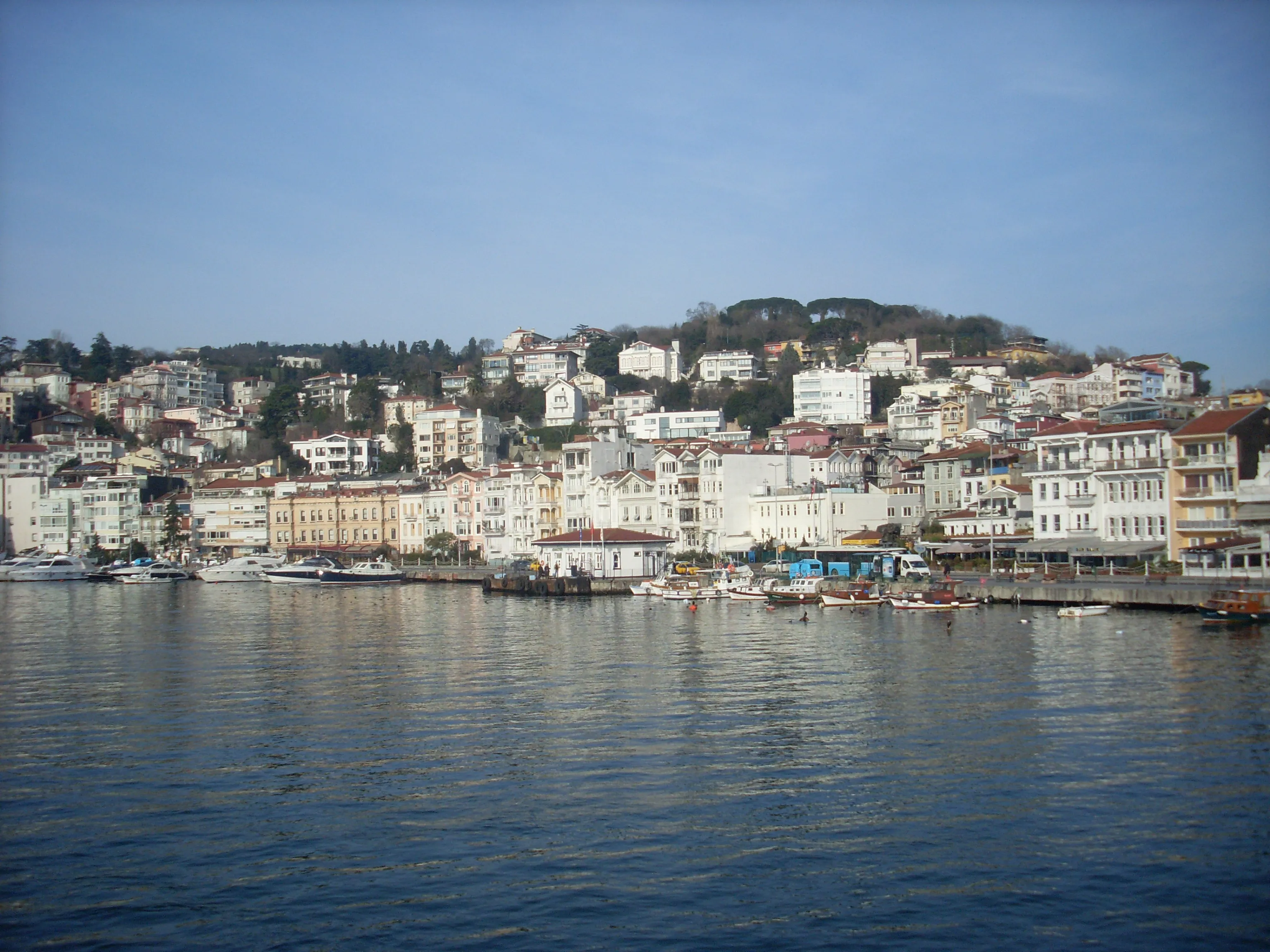 Arnavutköy İskele ve çevresi (Şubat 2013)