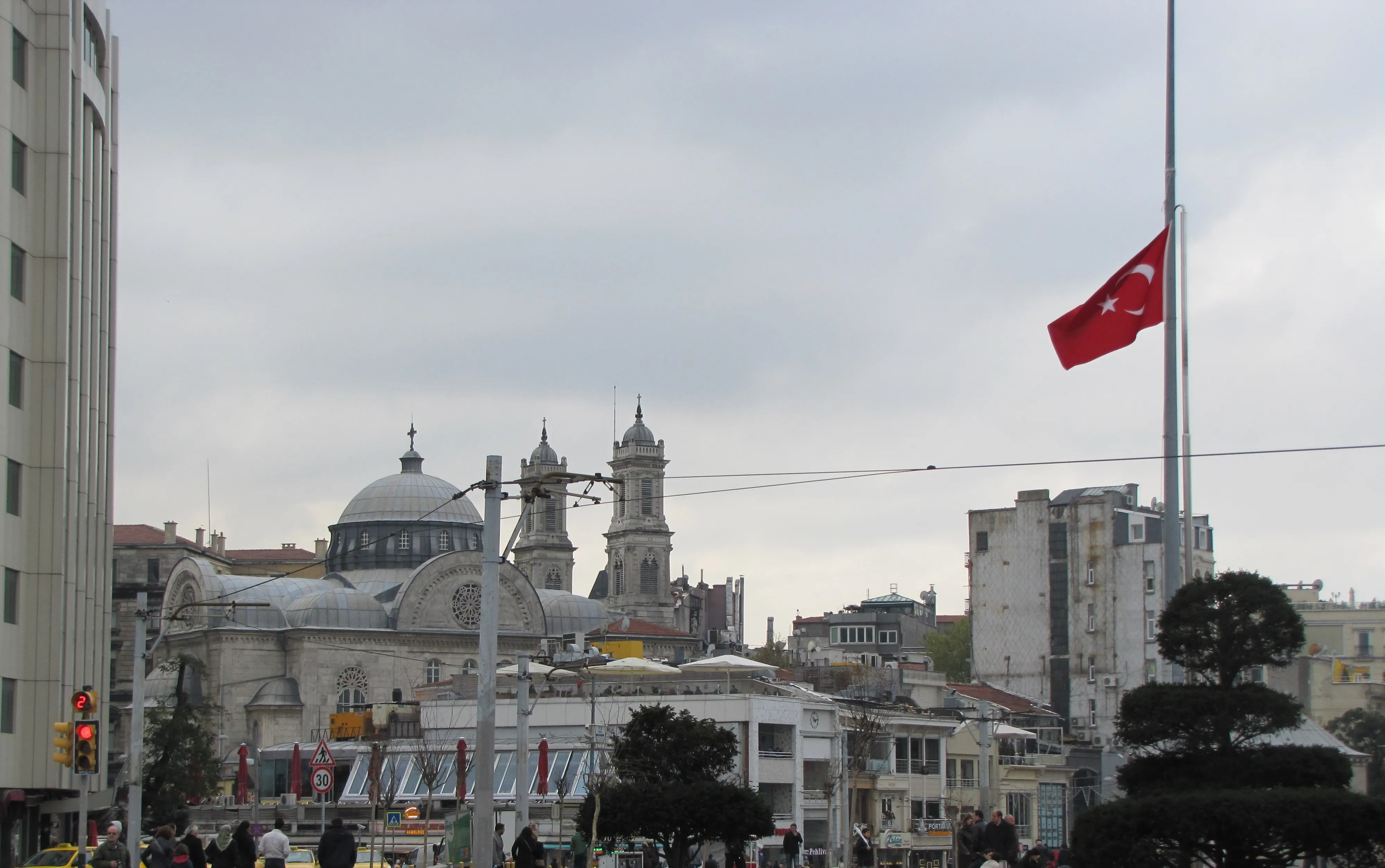 Kilisenin Taksim Meydanı'ndan görünümü