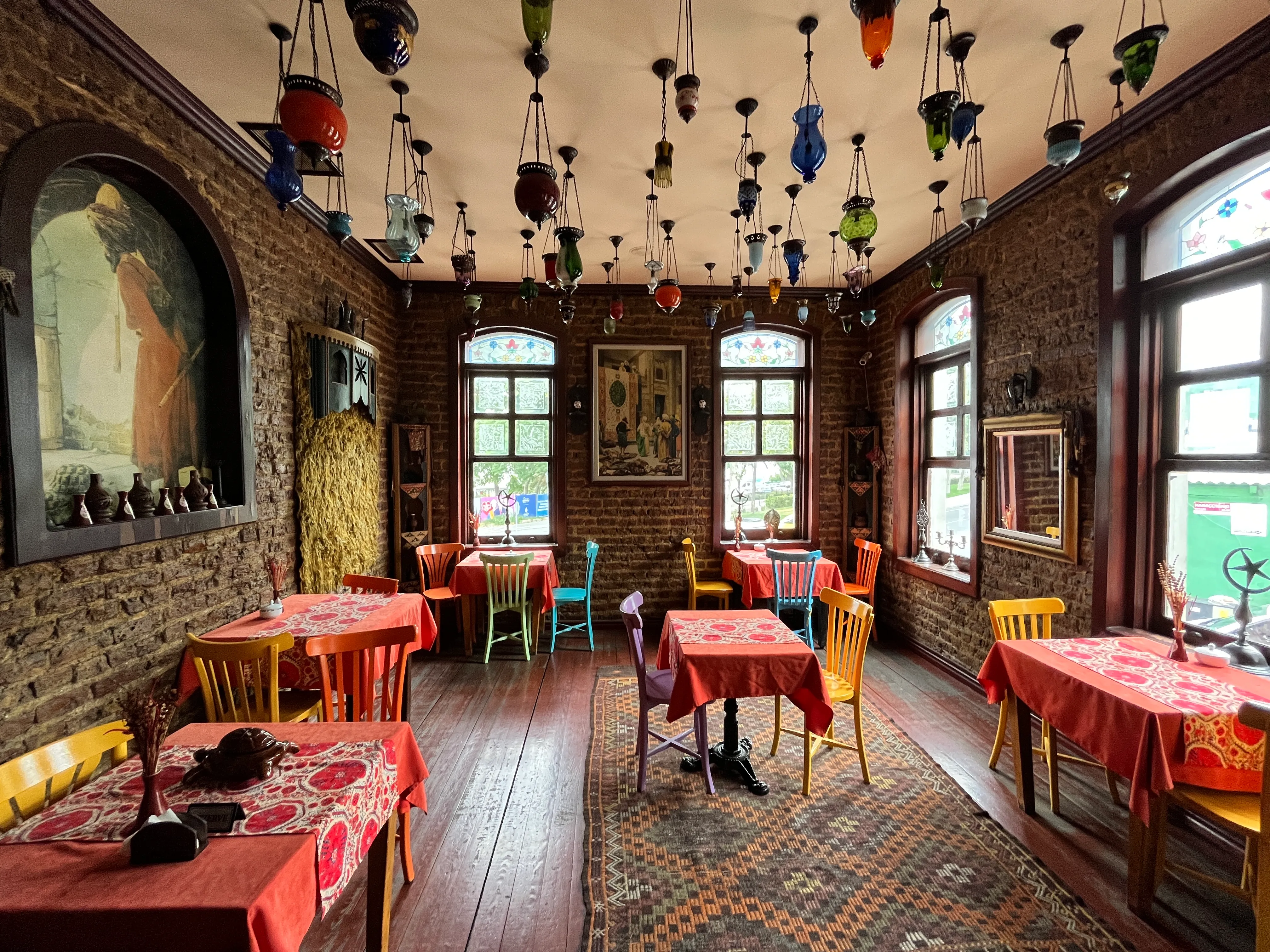 Kafe olarak kullanılan iç görünümü