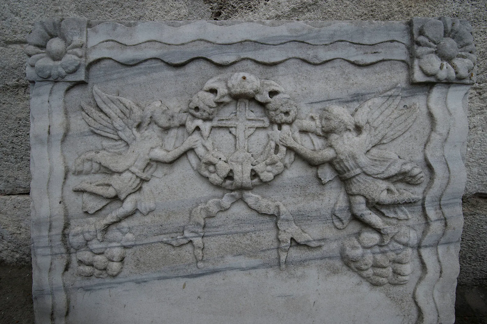 Balıklı Meryem Ana Rum Manastırı mezarlığı