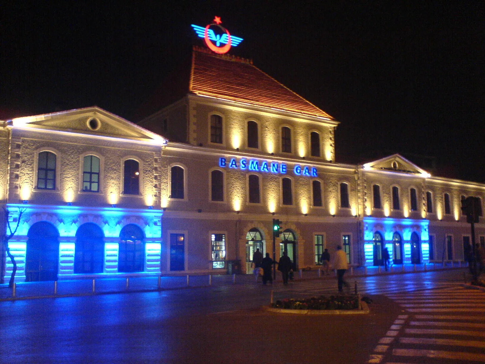 Gece gar binası