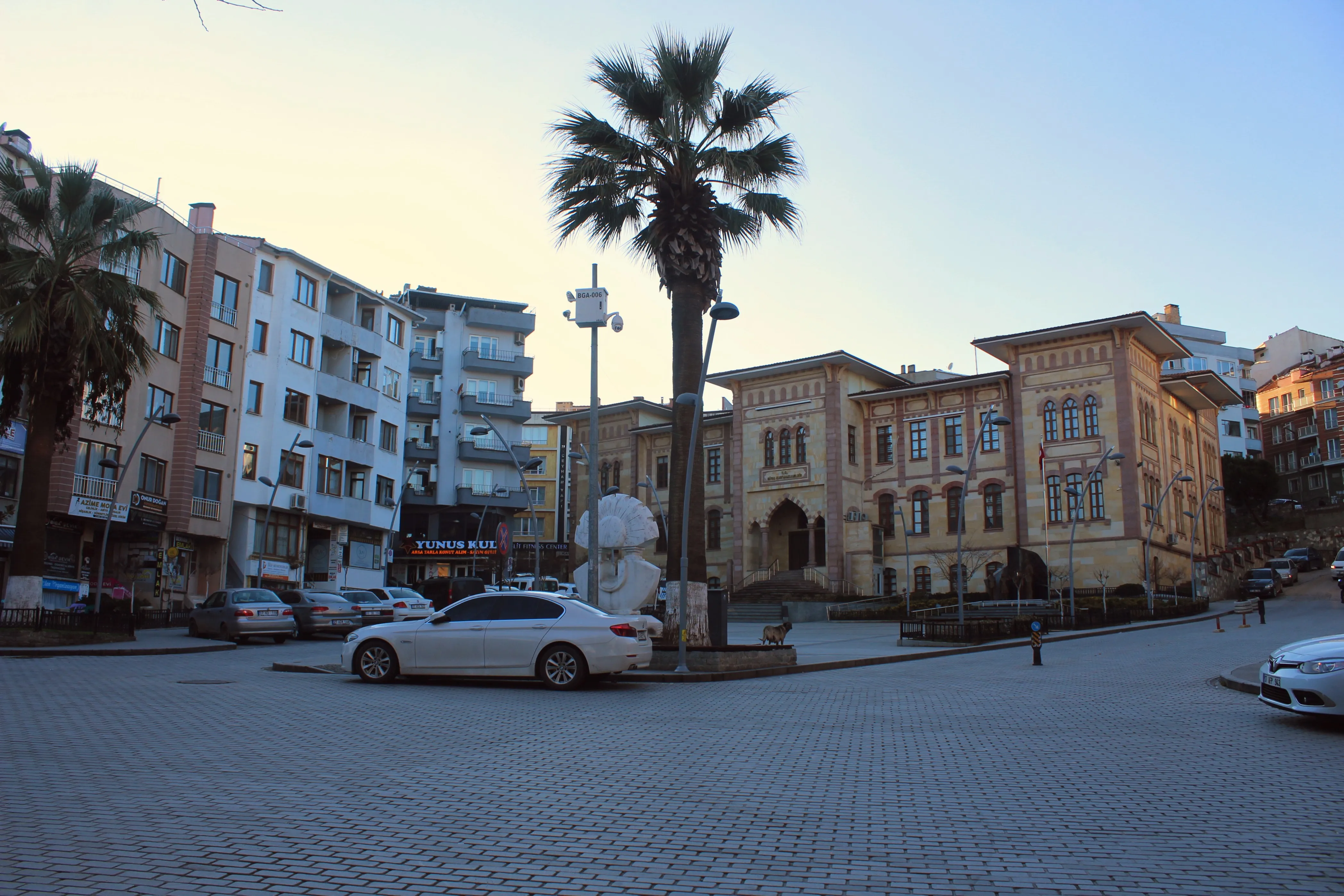 Biga kaymakamlığı ve meydanı, 2025