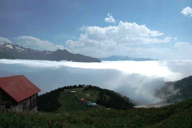 Pokut platosu ve Rize dağı üzerindeki bulutlar