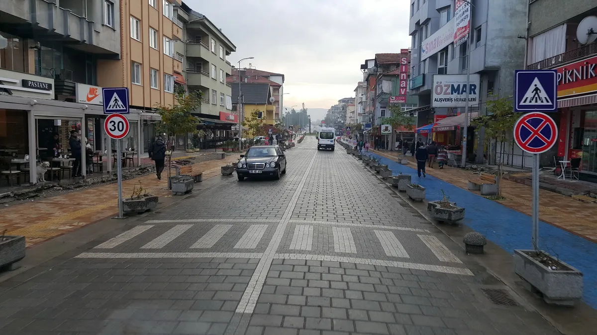Çaycuma ilçesi Nihat Kantarcı Caddesinden 2016 yılında çekilmiş bir fotoğraf