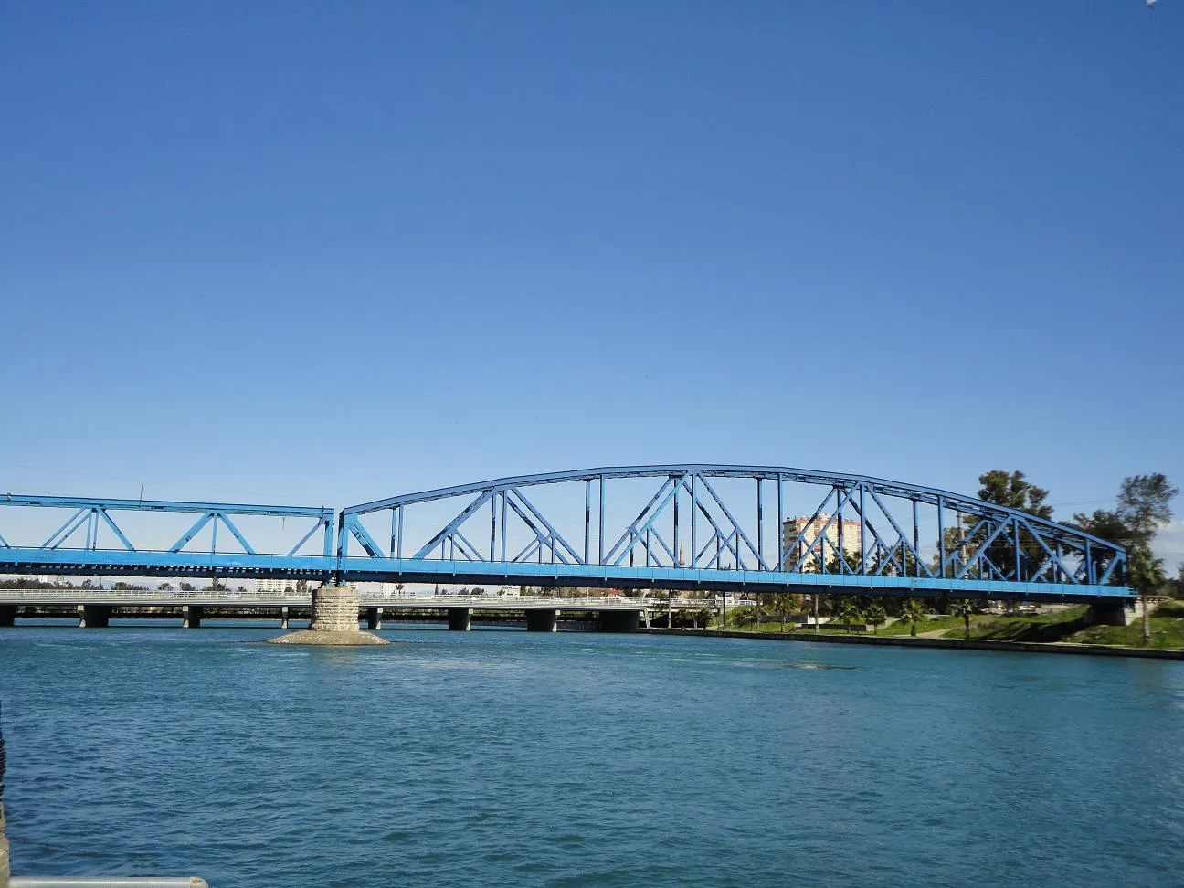 Seyhan Nehri üzerinden Demirköprü