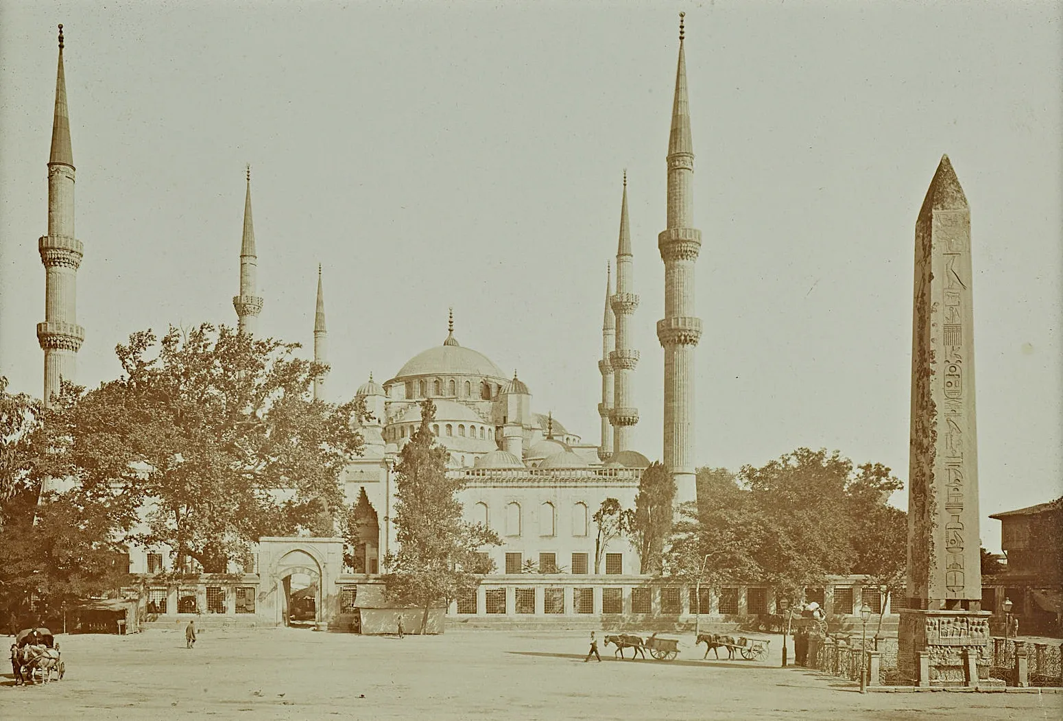 II. Abdülhamid arşivinden Sultanahmet Camii ve Dikilitaş