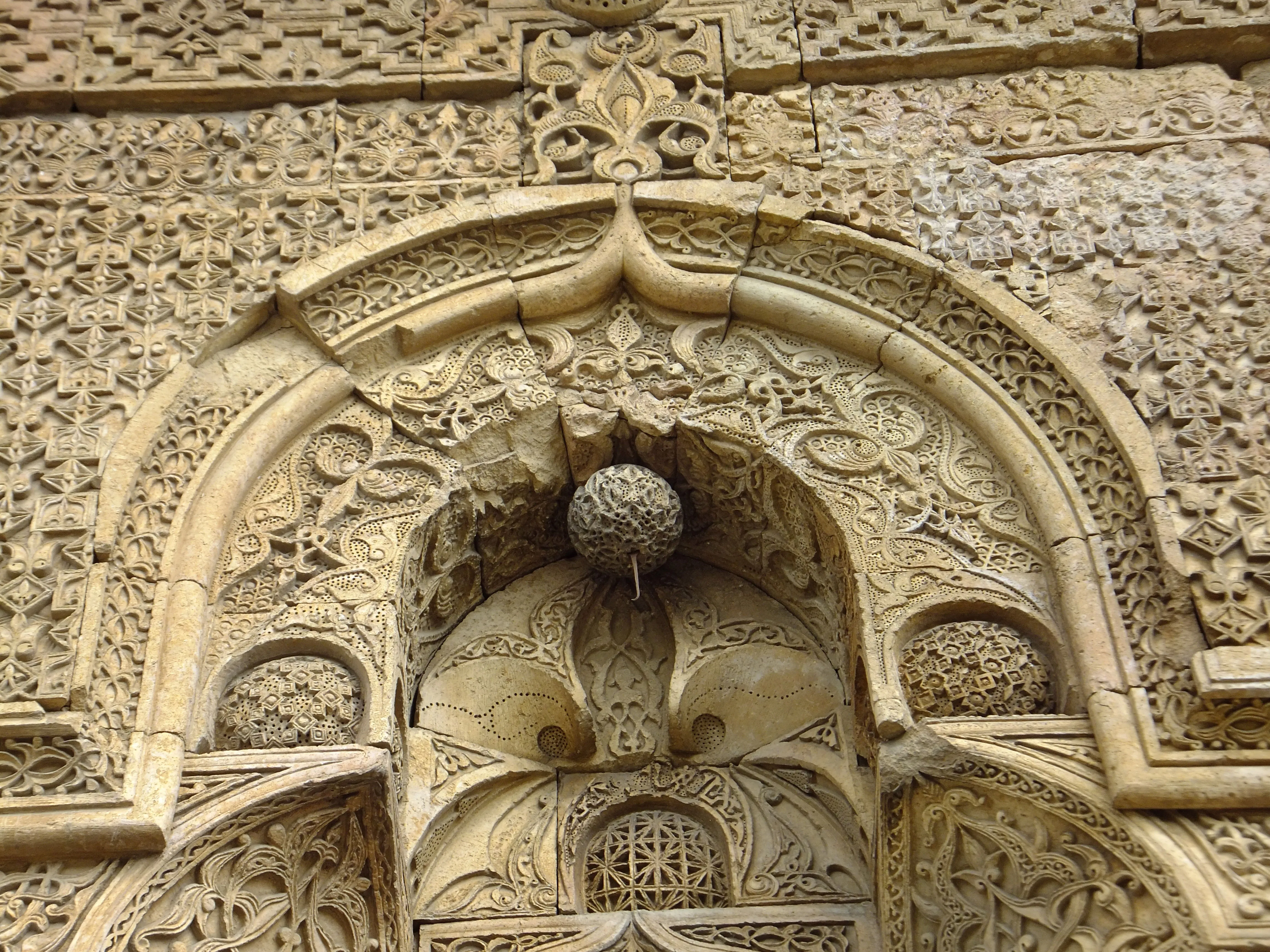 Batı kapısının detayları