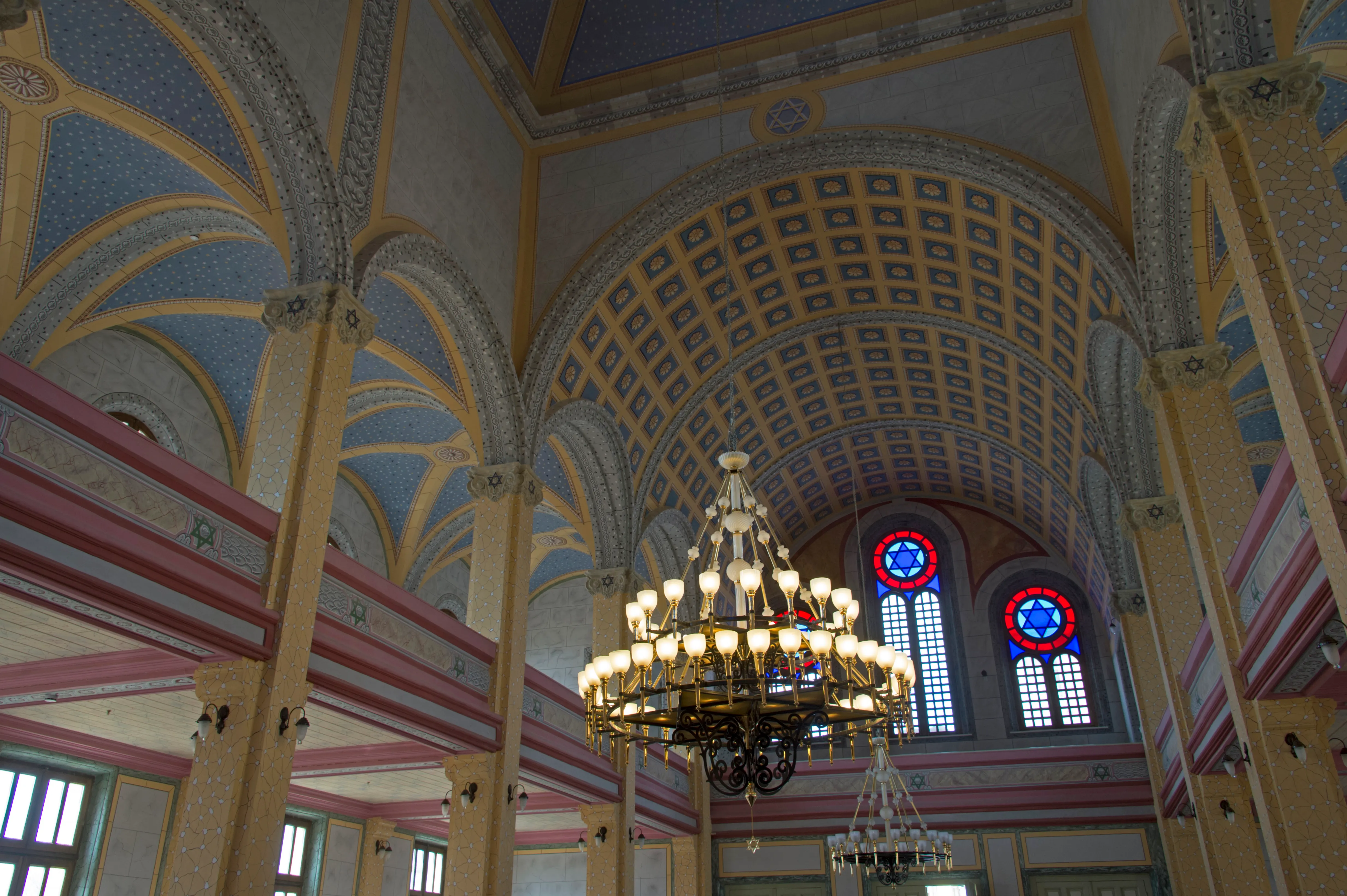 Sinagogun tavanı.