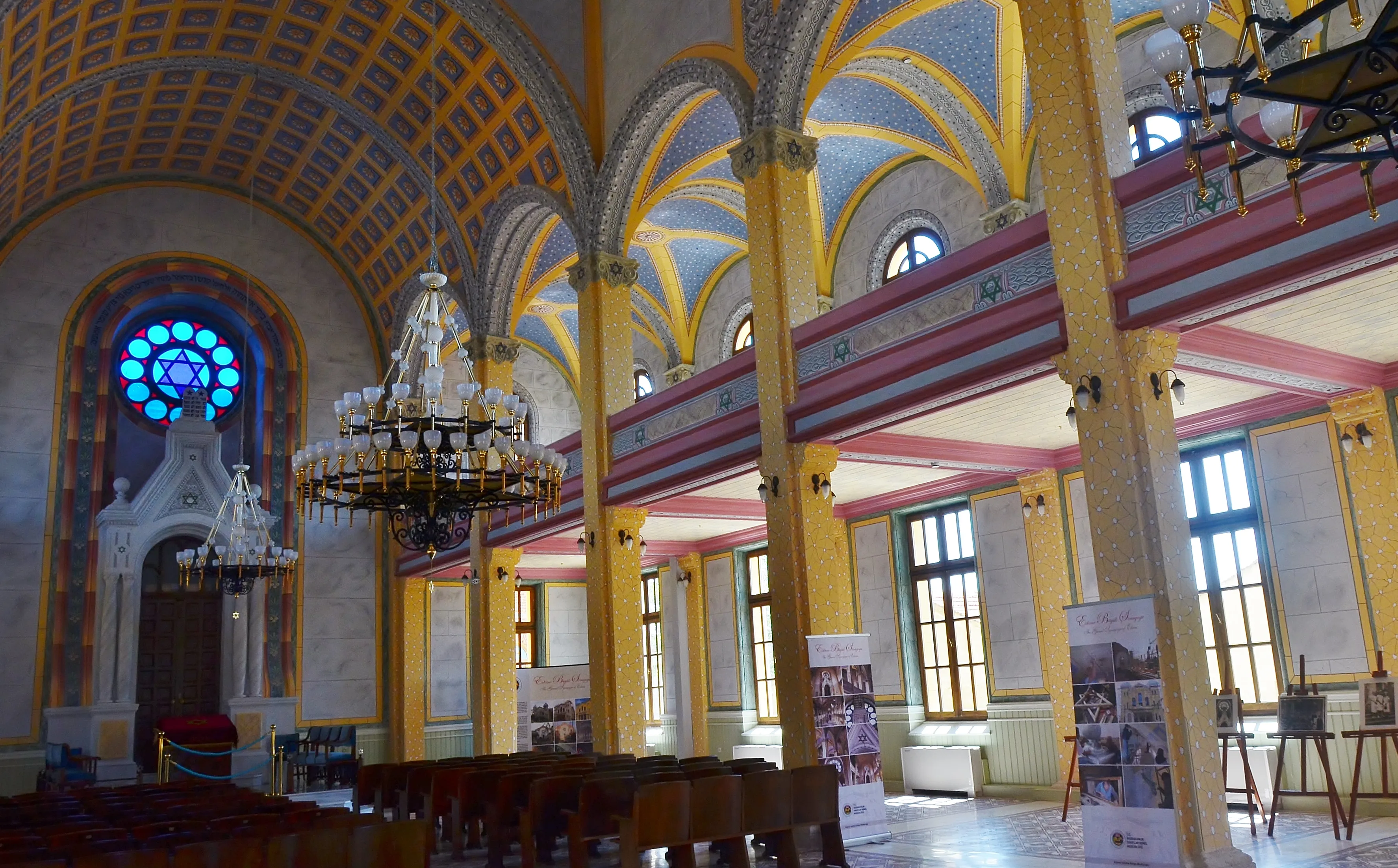 Sinagogun içerisinden bir görünüm.