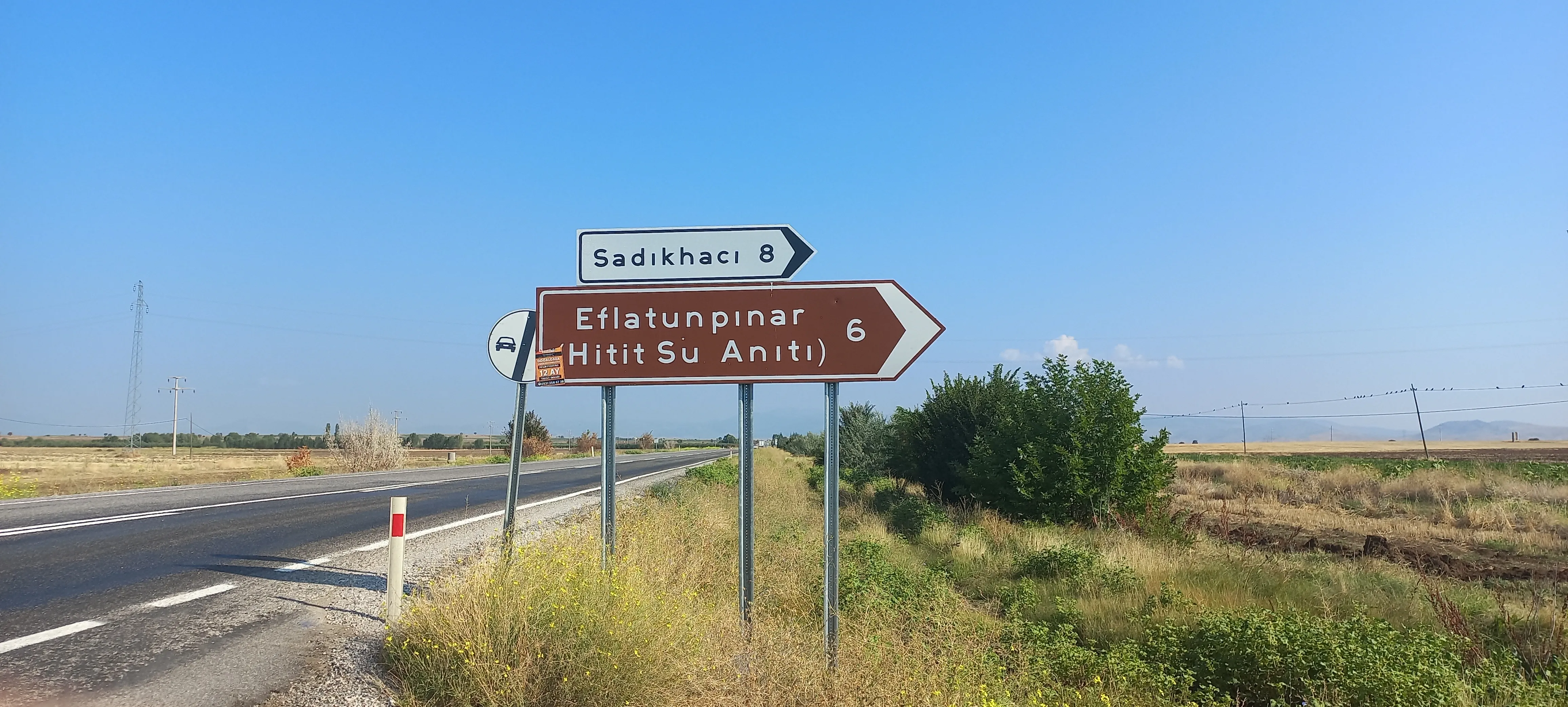 Eflatunpınar yol tabelası