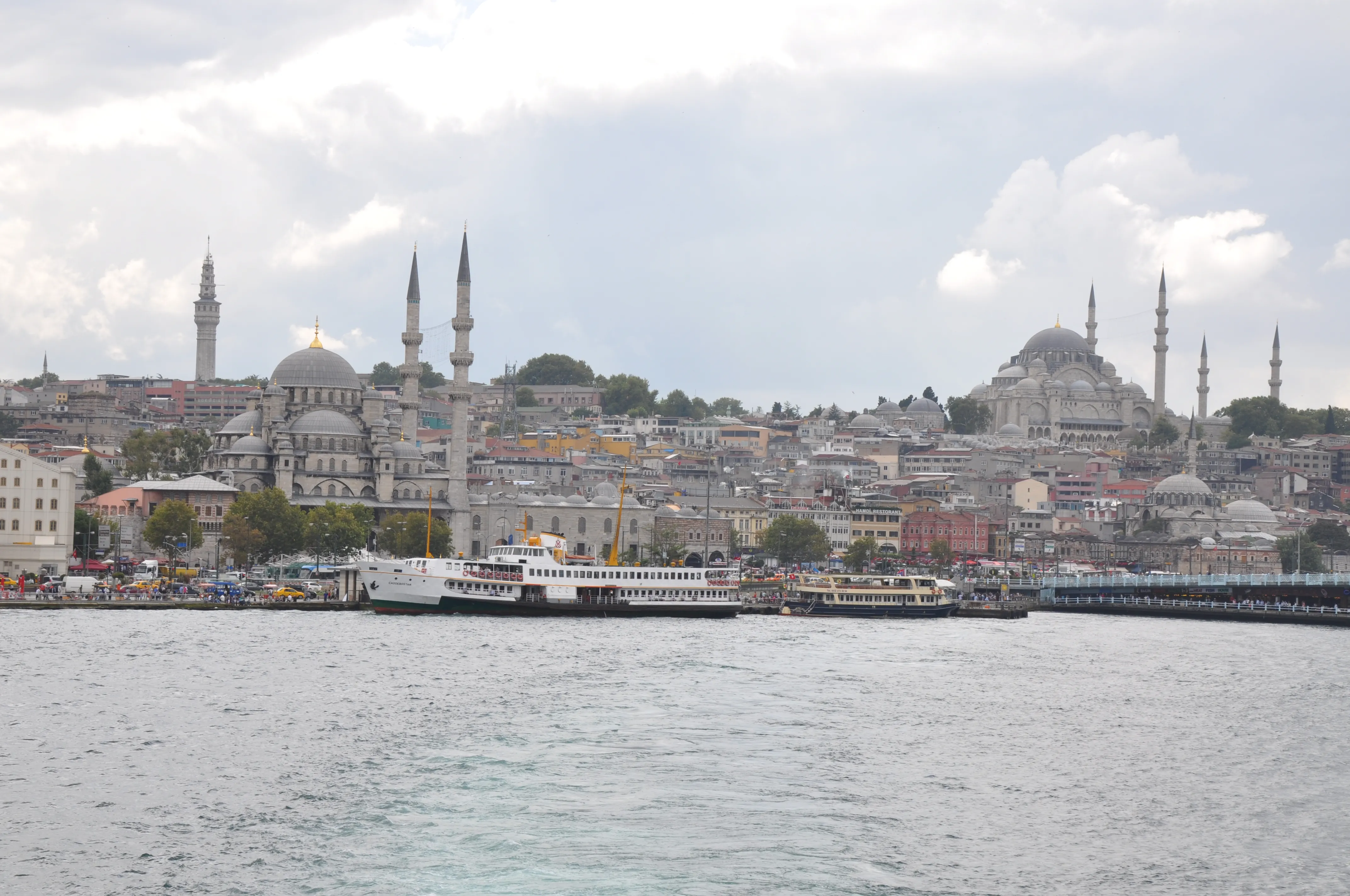Haliç'ten görülen Eminönü'deki Yeni Cami (1665)