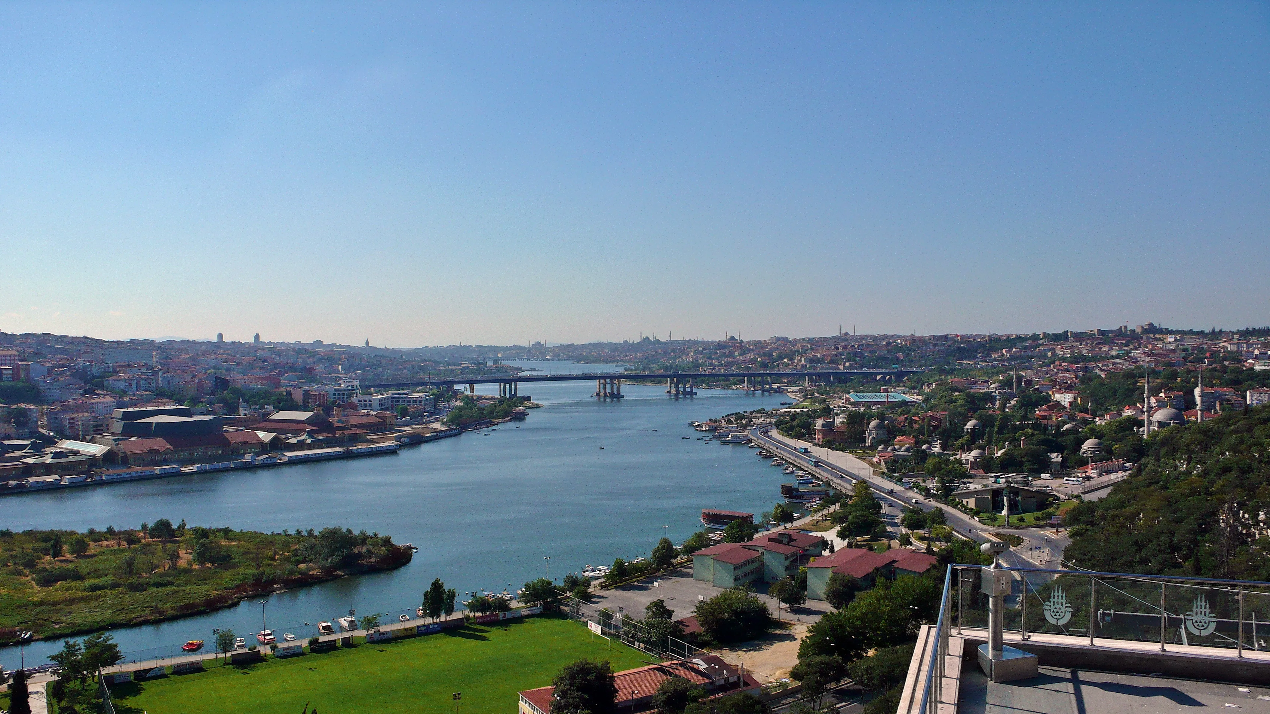 Pierre Loti Tepesi'nden Haliç'in görünümü