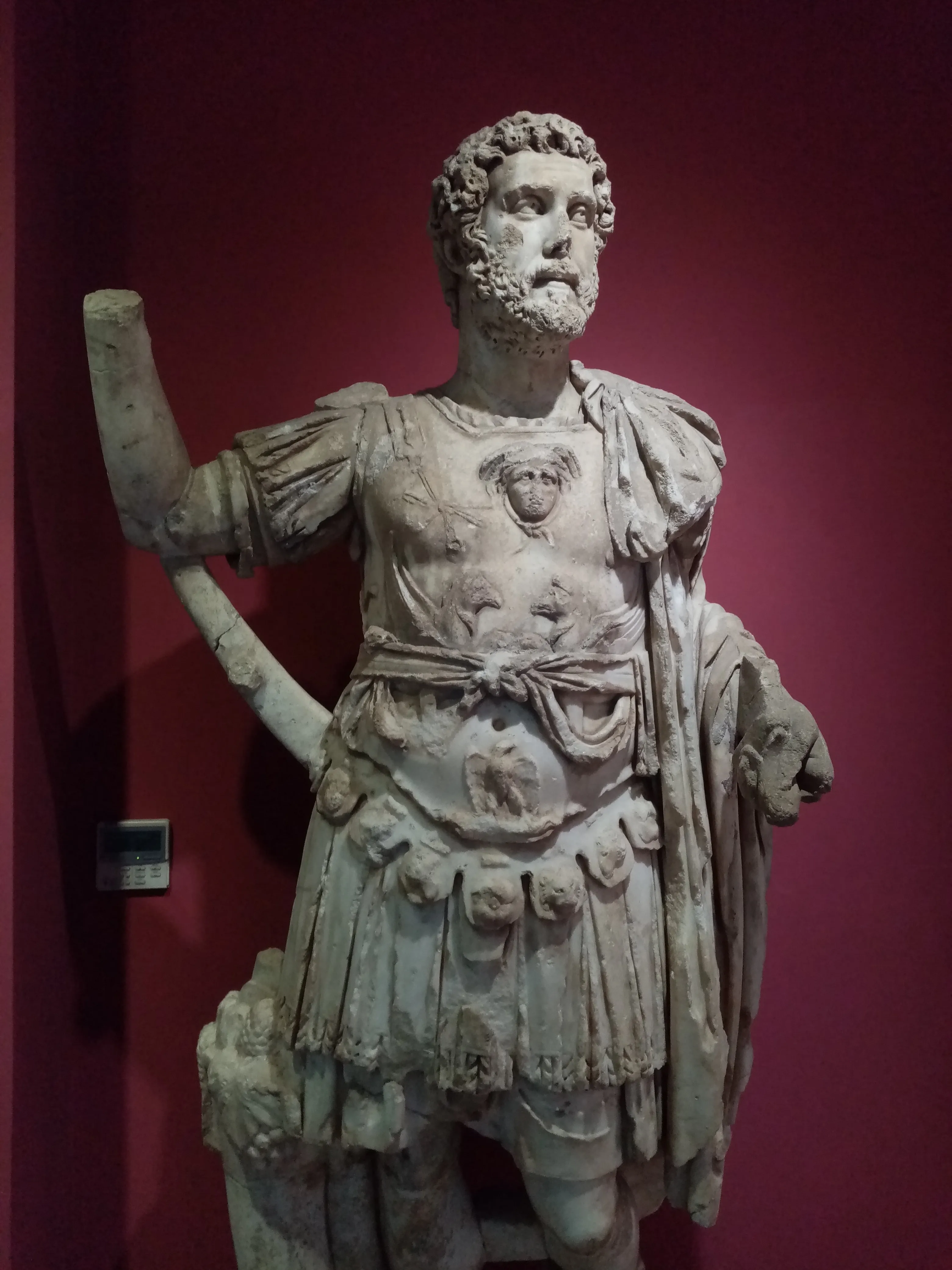Fethiye Müzesi'nde sergilenen Roma İmparatoru heykelleri. İmparator isimleri soldan sağa: Hadrianus, Antoninus Pius ve Marcus Aurelius. Bu üç imparator da Pax Romana zamanı imparatorları olup Beş İyi İmparator içinde değerlendirilirler.