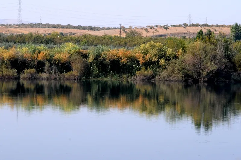 Birecik, Şanlıurfa - Türkiye'de Fırat Nehri'nden bir görünüm.