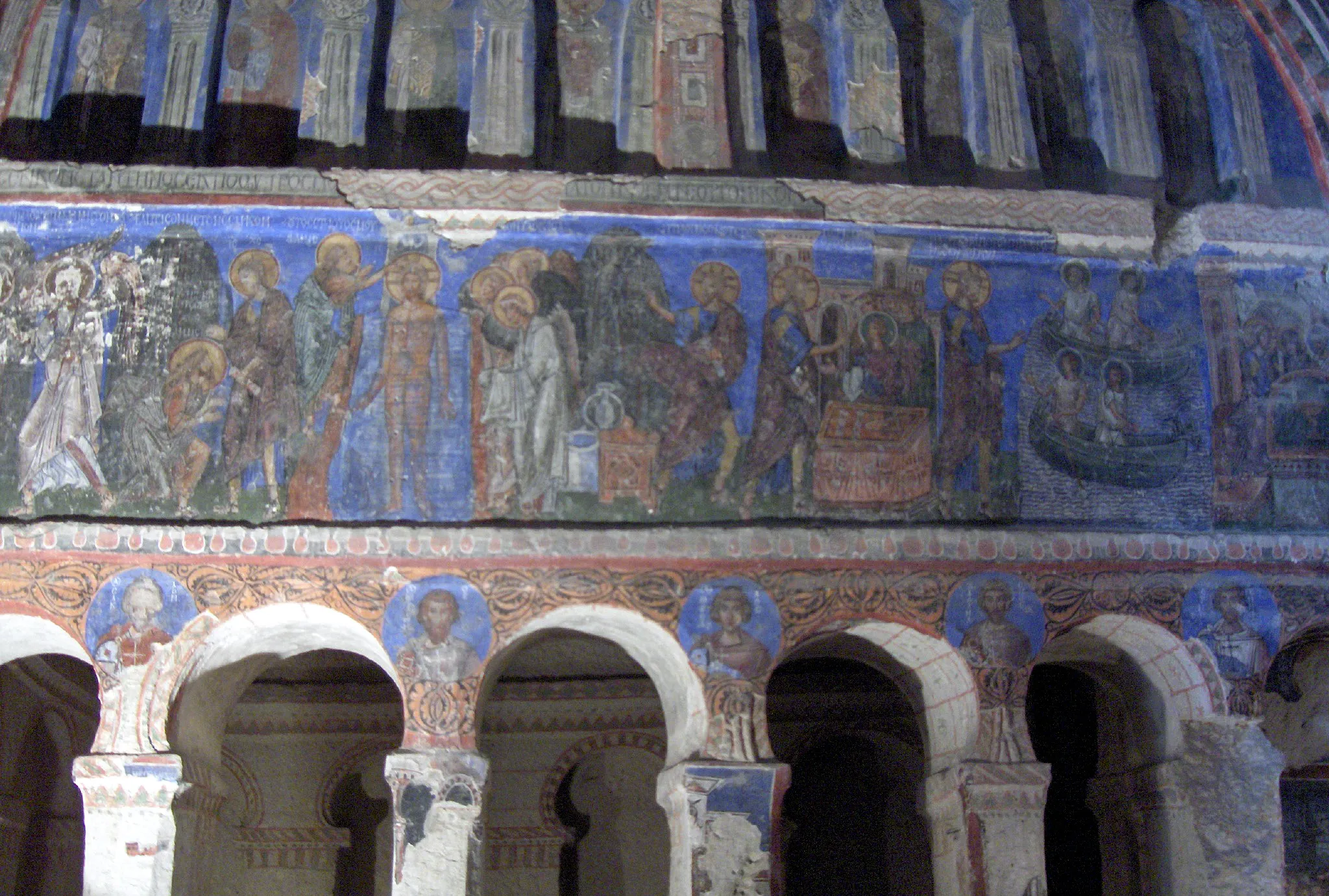 Yeni Kilise'de İsa'nın hayatını anlatan freskler