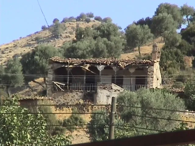 Mahallede yer alan eski bir ev (2003)