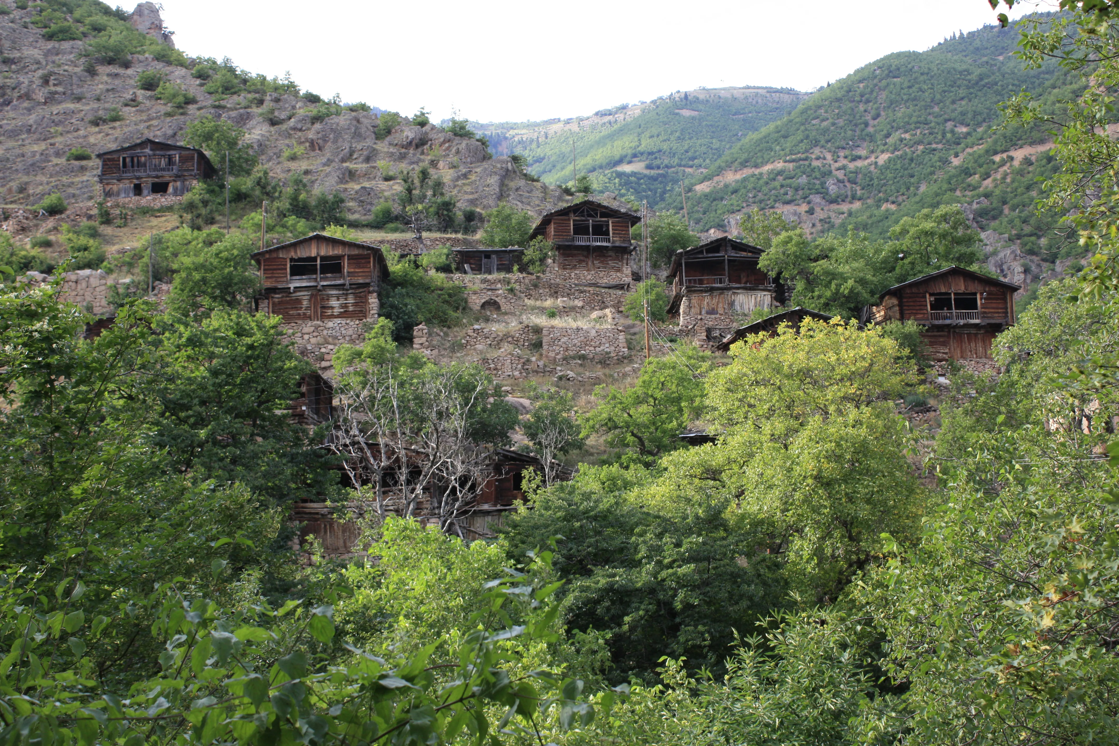 Handzta Manastırı yakınındaki köy