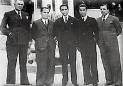 Temsil heyeti: soldan sağa Cemil Yurtman (Adliye), Cemal Baki (Maliye), Abdurrahman Melek (Başbakan), Kemal Alpar (Nafia, Ziraat), Faik Türkmen (Maarif, Sıhhat, Kültür)