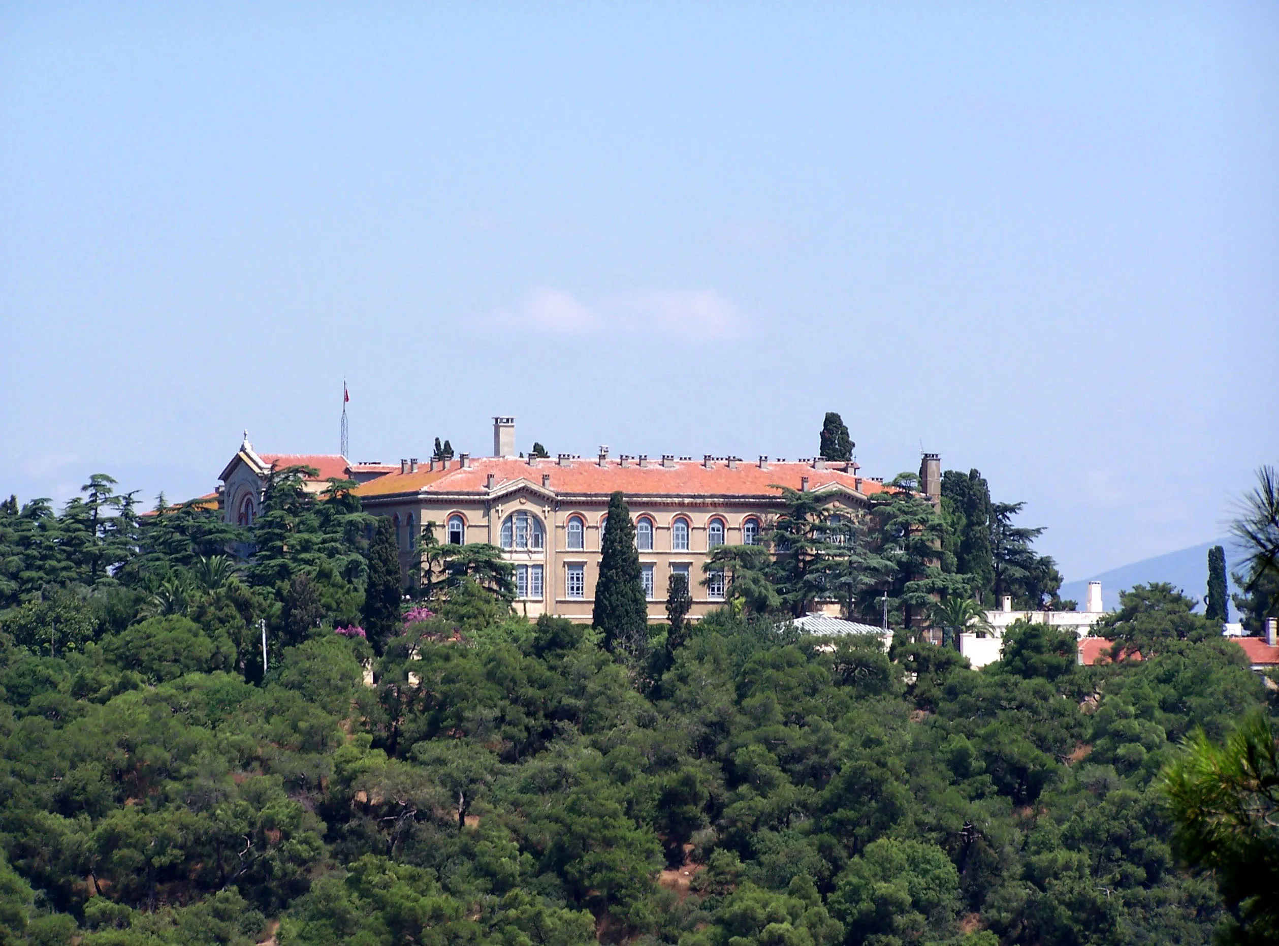 Ümit Tepesi'nin zirvesindeki Heybeliada Ruhban Okulu (2009)