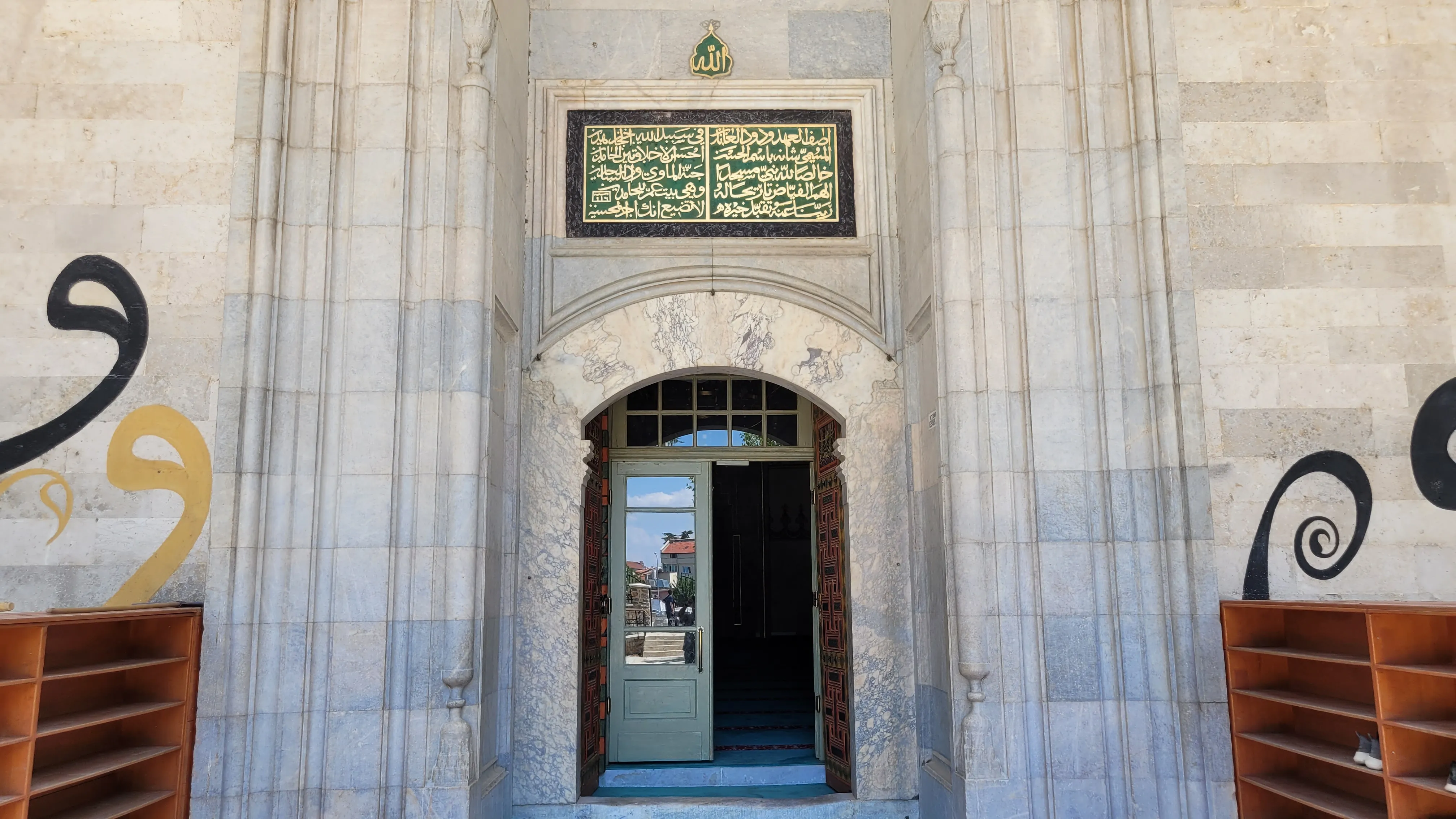 Caminin girişi