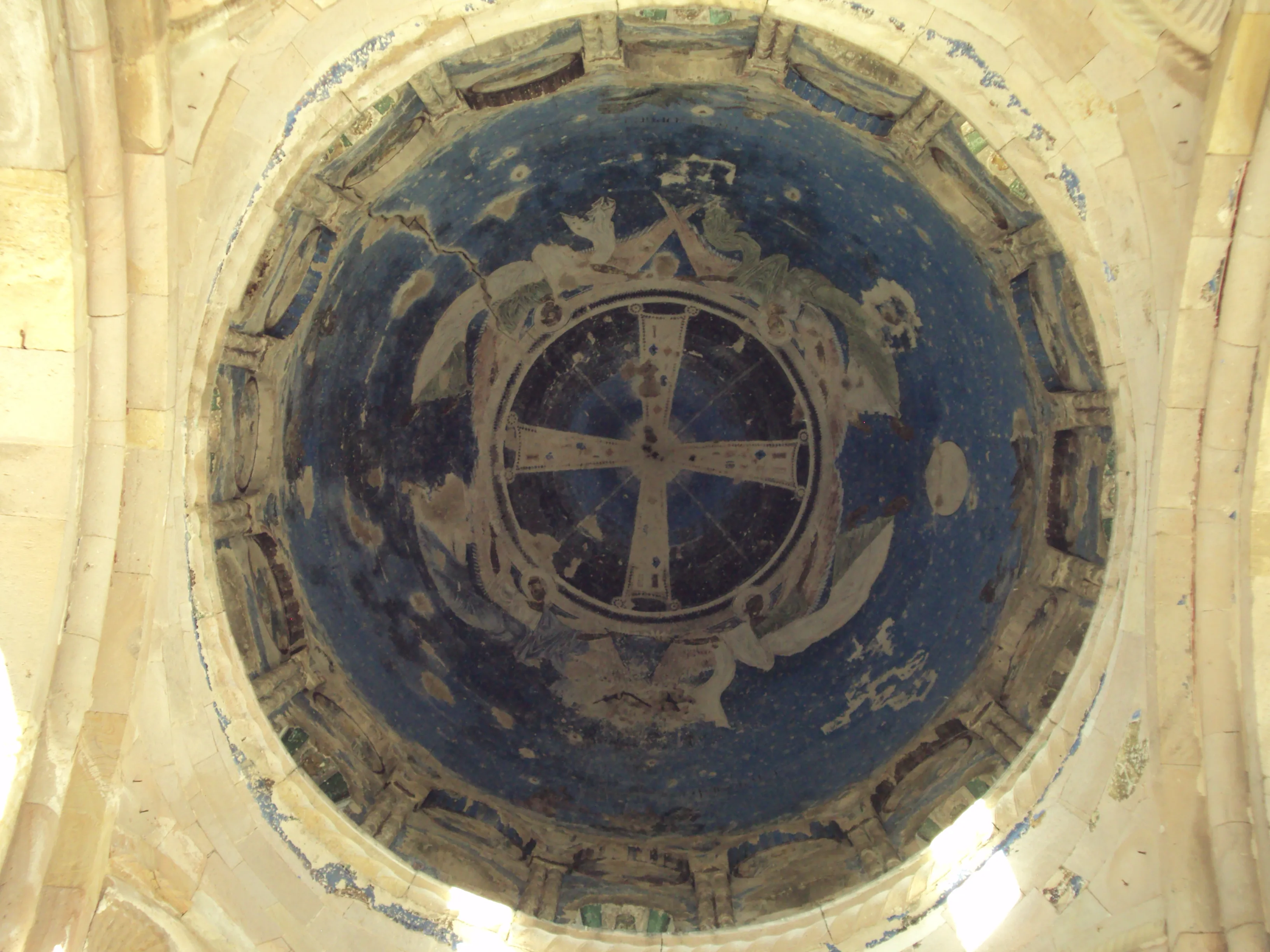 Kilise kubbesinin içi
