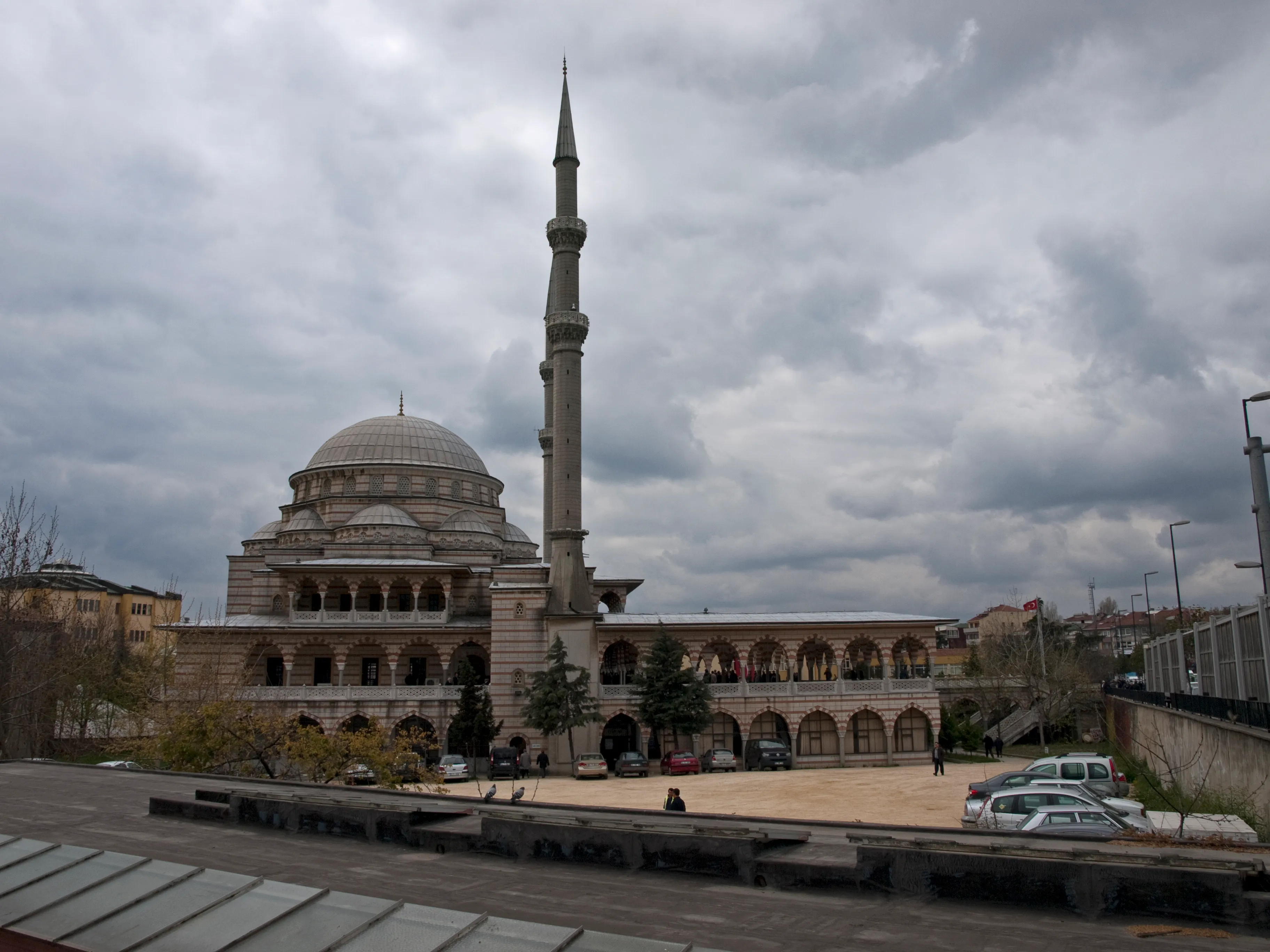 Deprem riski sebebiyle yıkılan Marmara İlahiyat Camii