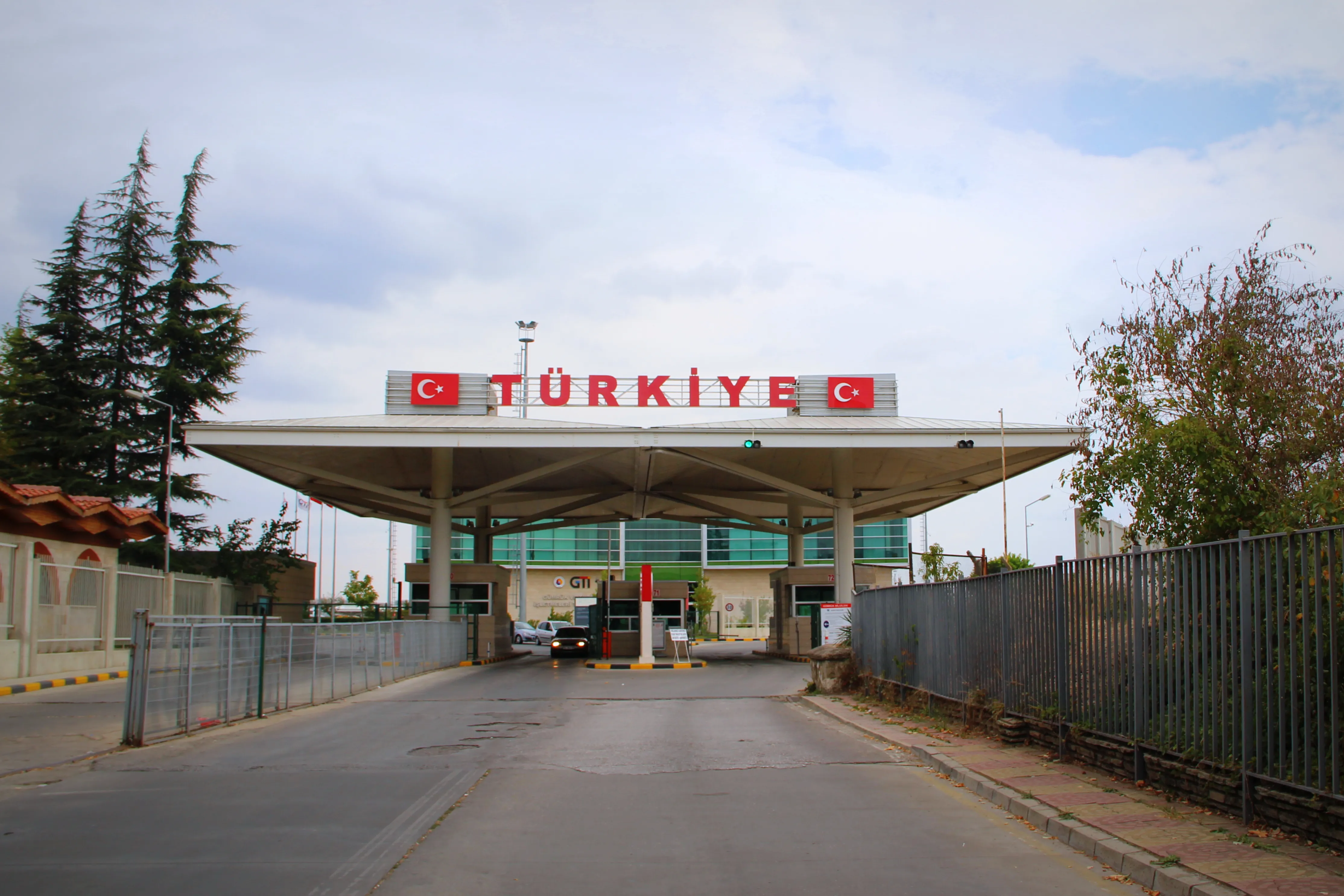 Sınır kapısından bir görünüm