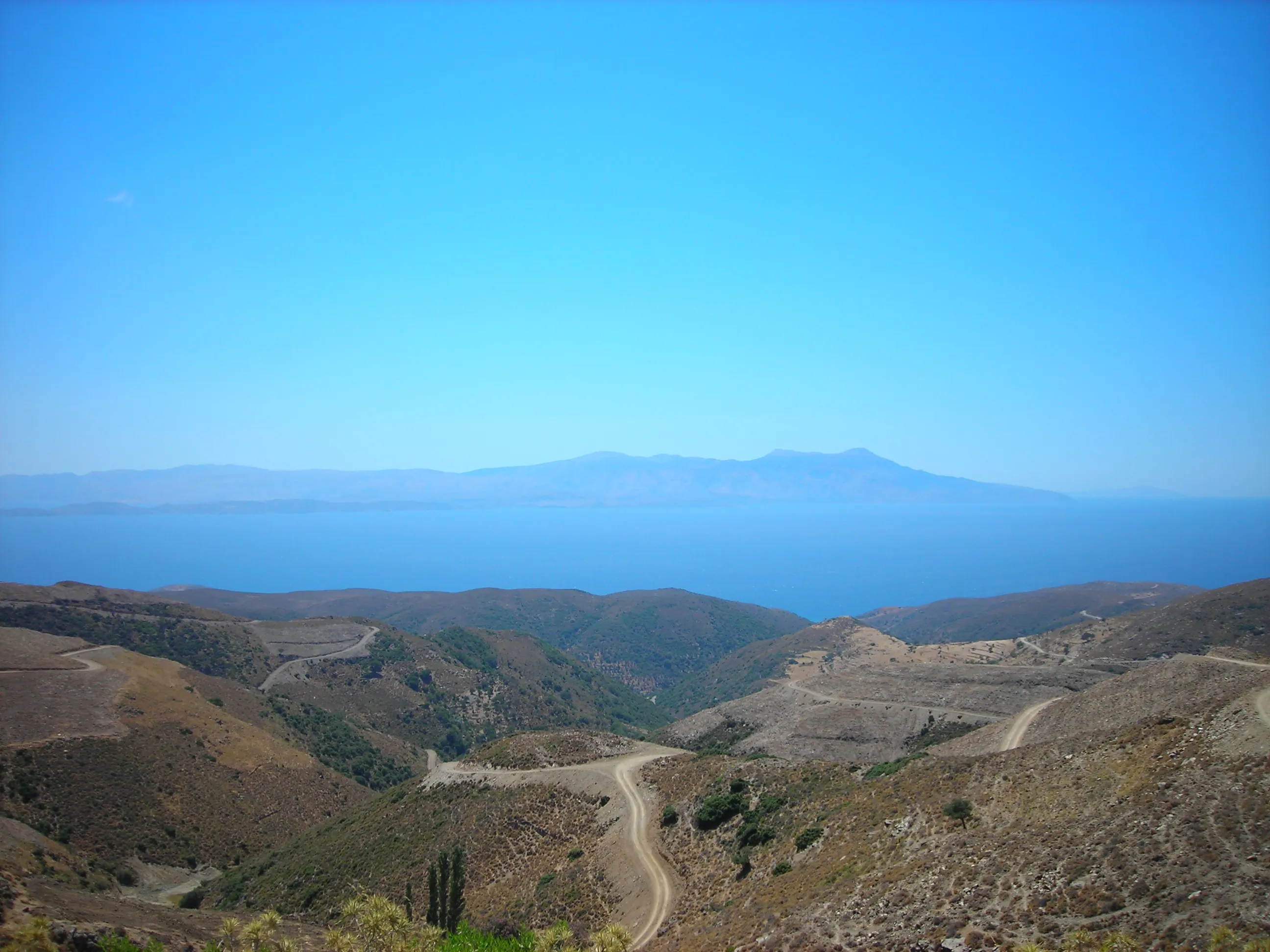 Karaburun Yarımadası'ndan Sakız Adası manzarası