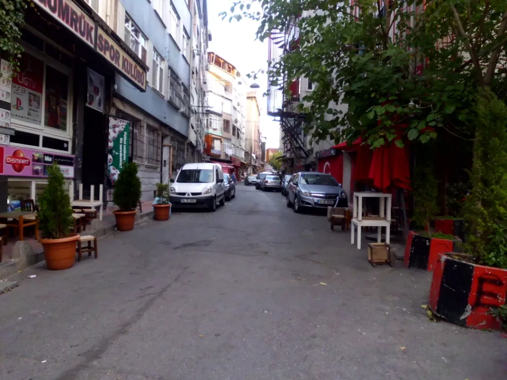 Karagümrük'te bir sokak