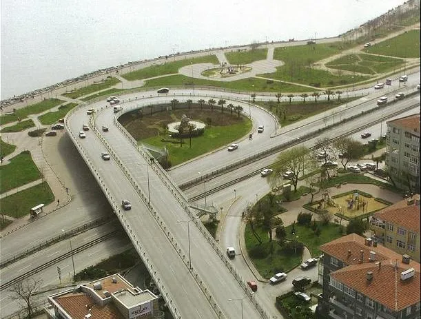 Caddenin Bakırköy, Cevizlik'ten görünümü.