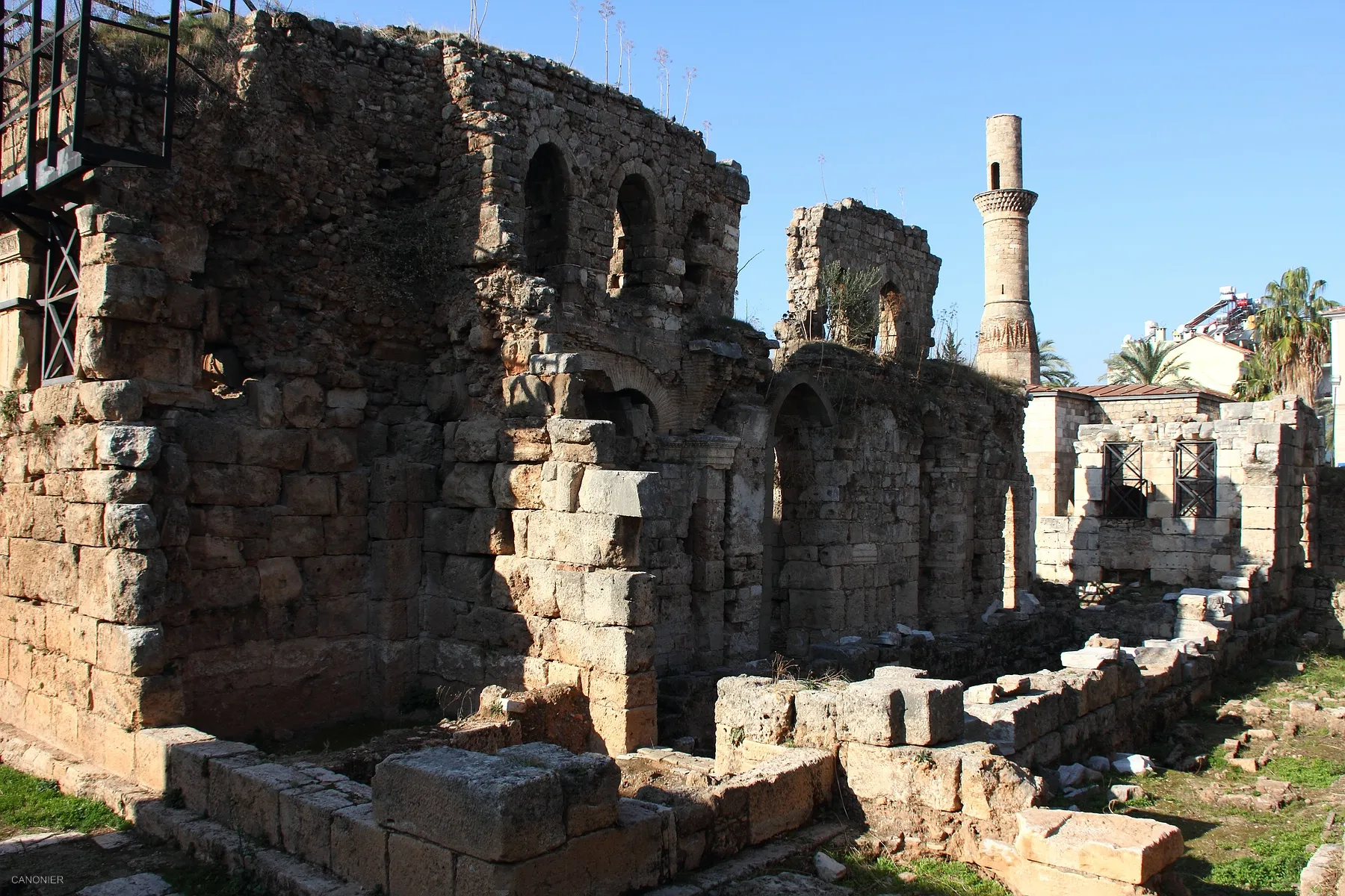 Cami kalıntıları, 2011