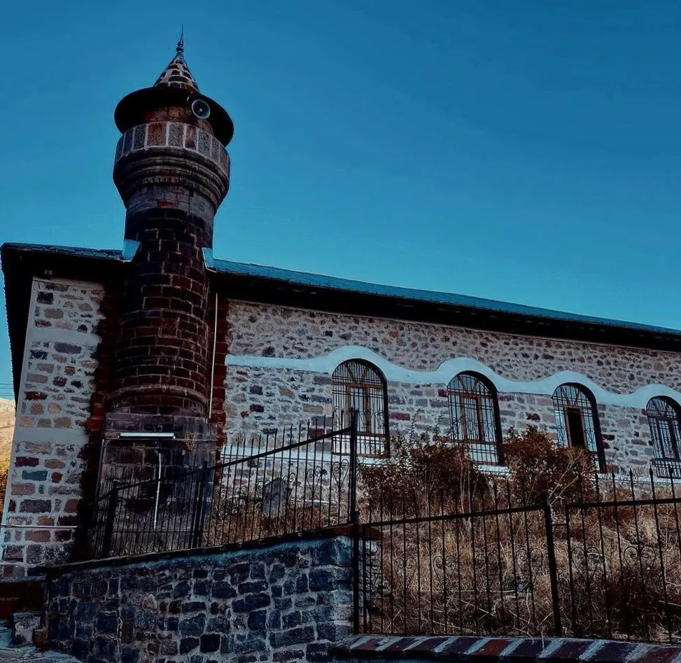Kiğı'da bulunan Balaban Bey Cami