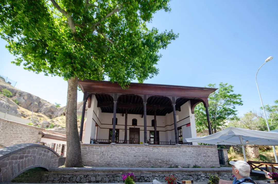 Kuzeyde Bursa kemerli revak