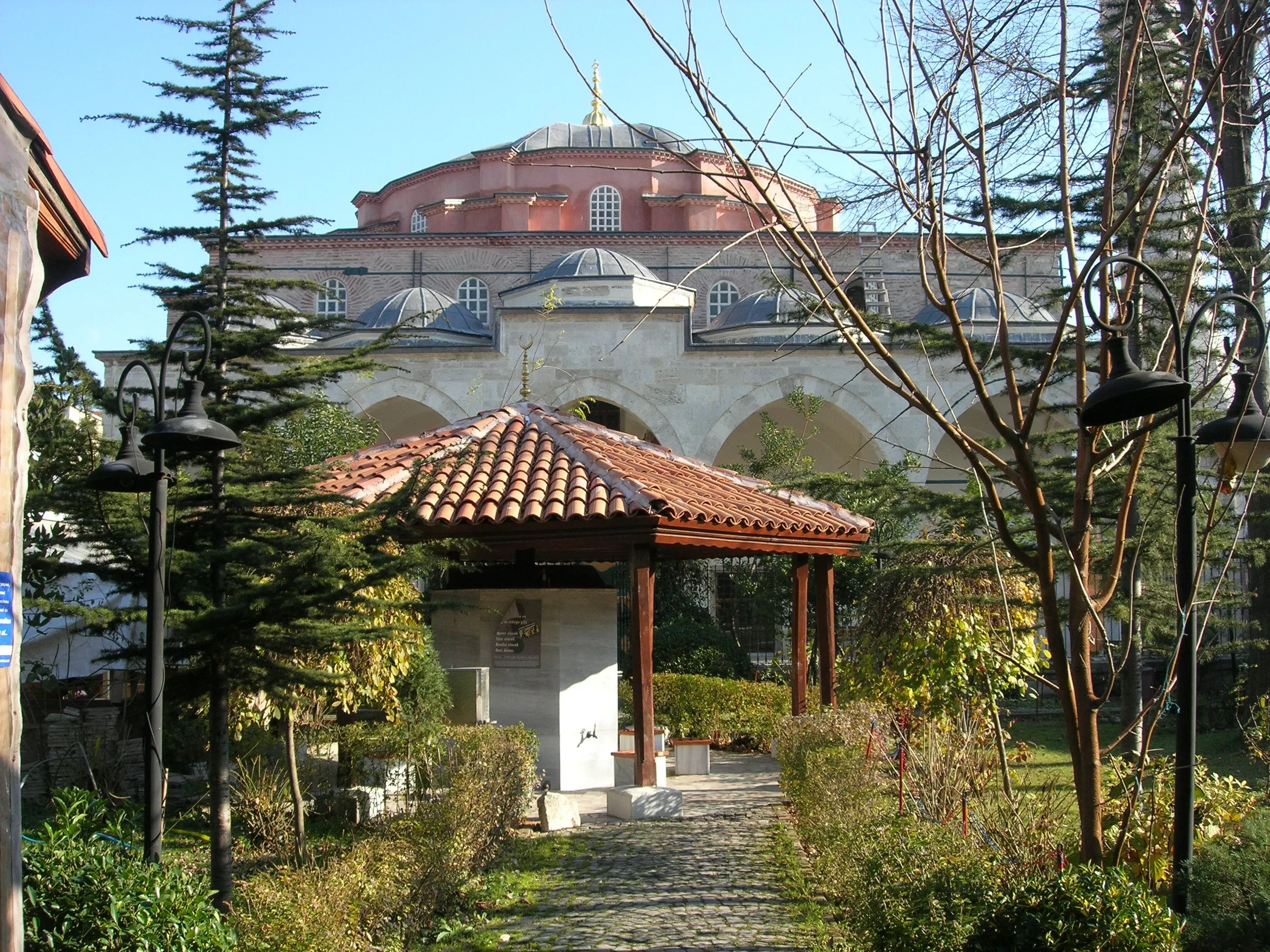 Caminin dıştan görünümü