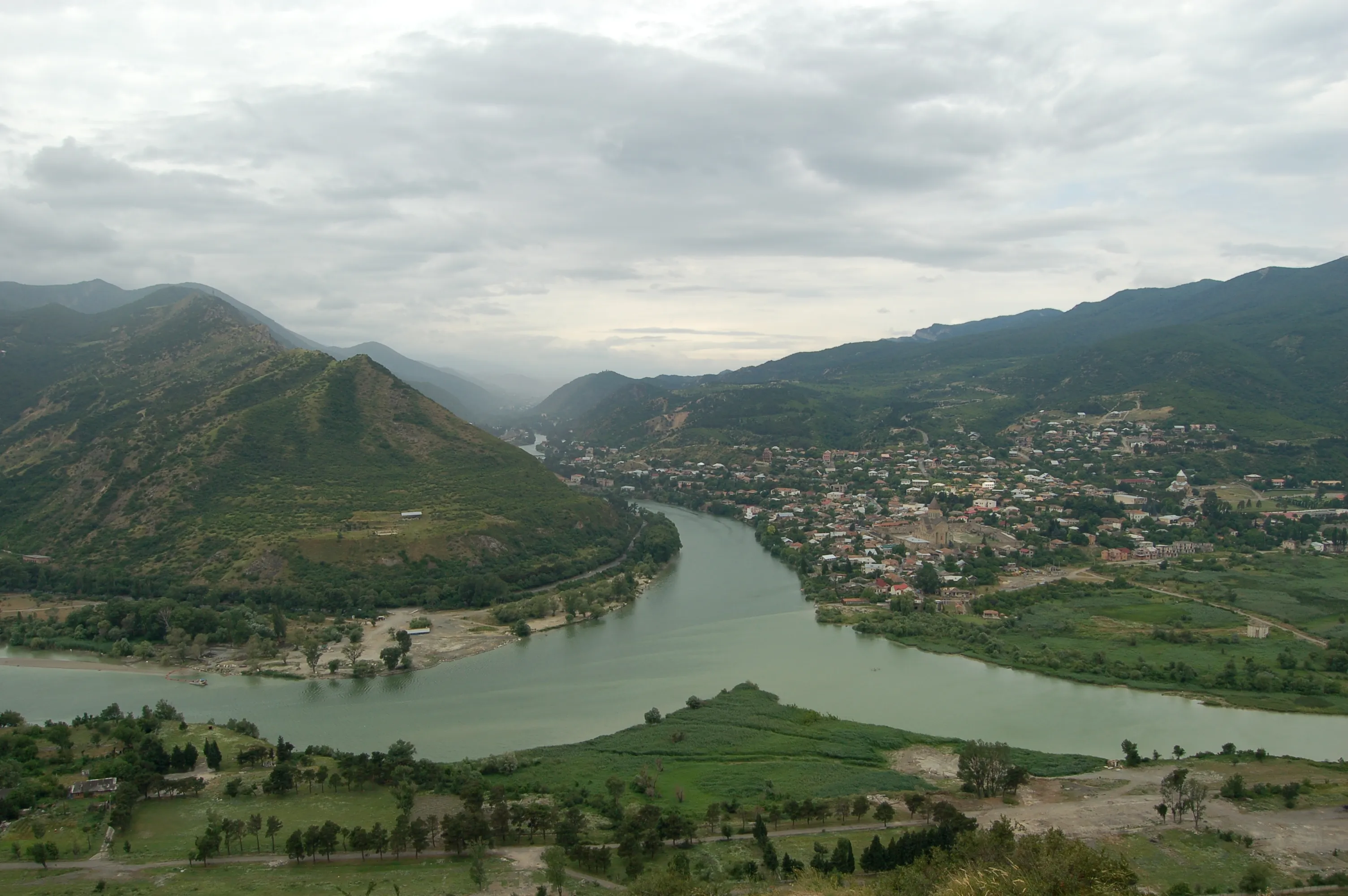 Kura Nehri (Mtsheta, Aragvi Nehri'nin birleşme noktası)