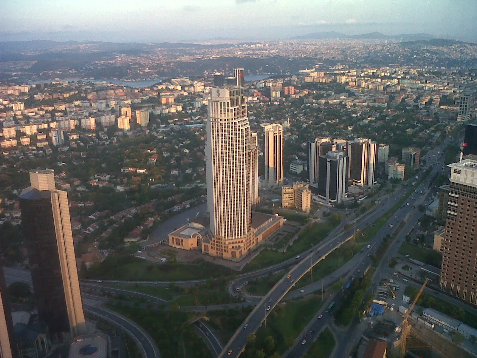 Istanbul Sapphire seyir terasından Levent görünümü (2011)