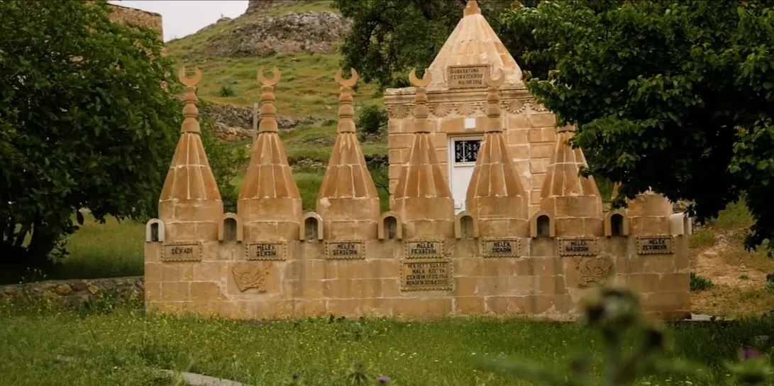 Köyde bulunan Yezîdî tapınağı