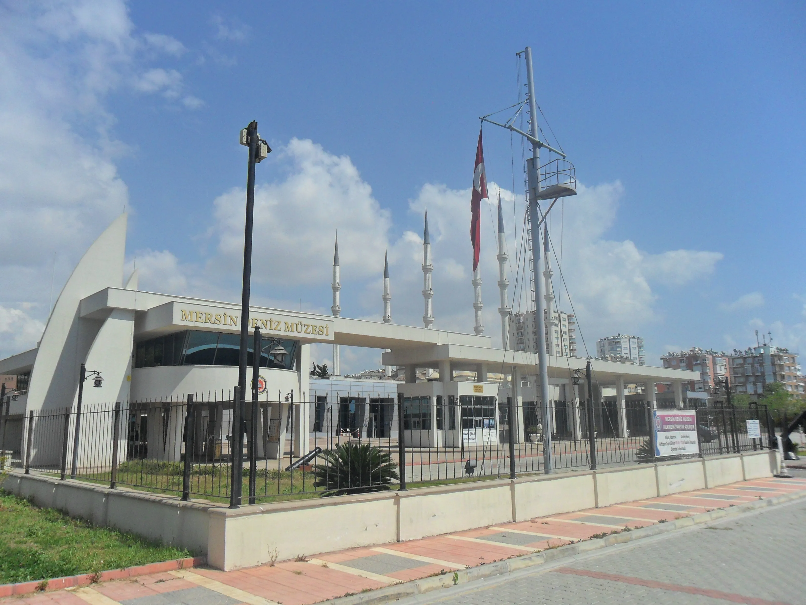 Mersin Deniz Müzesi dış görünümü