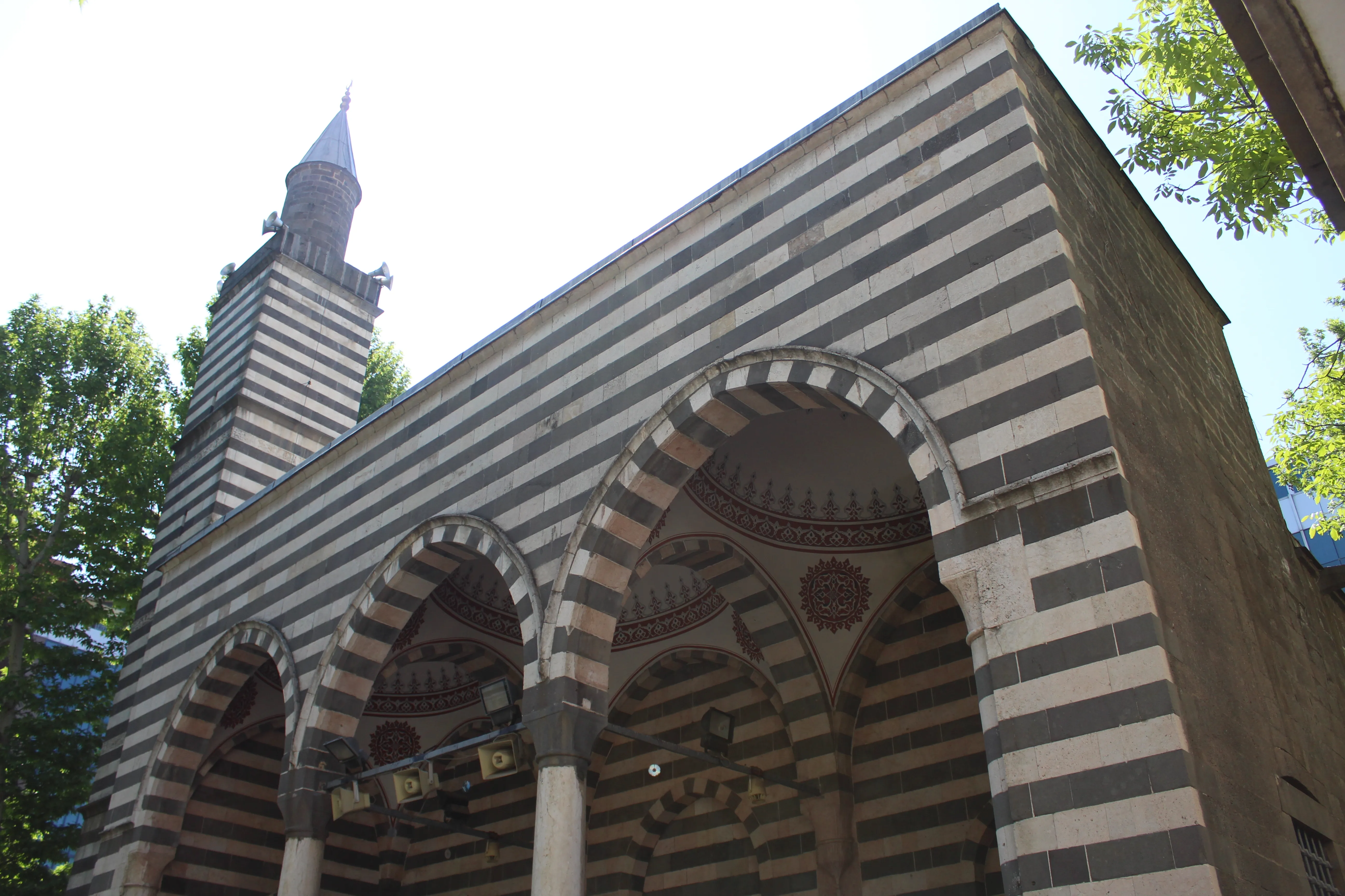 Cami ve minaresi
